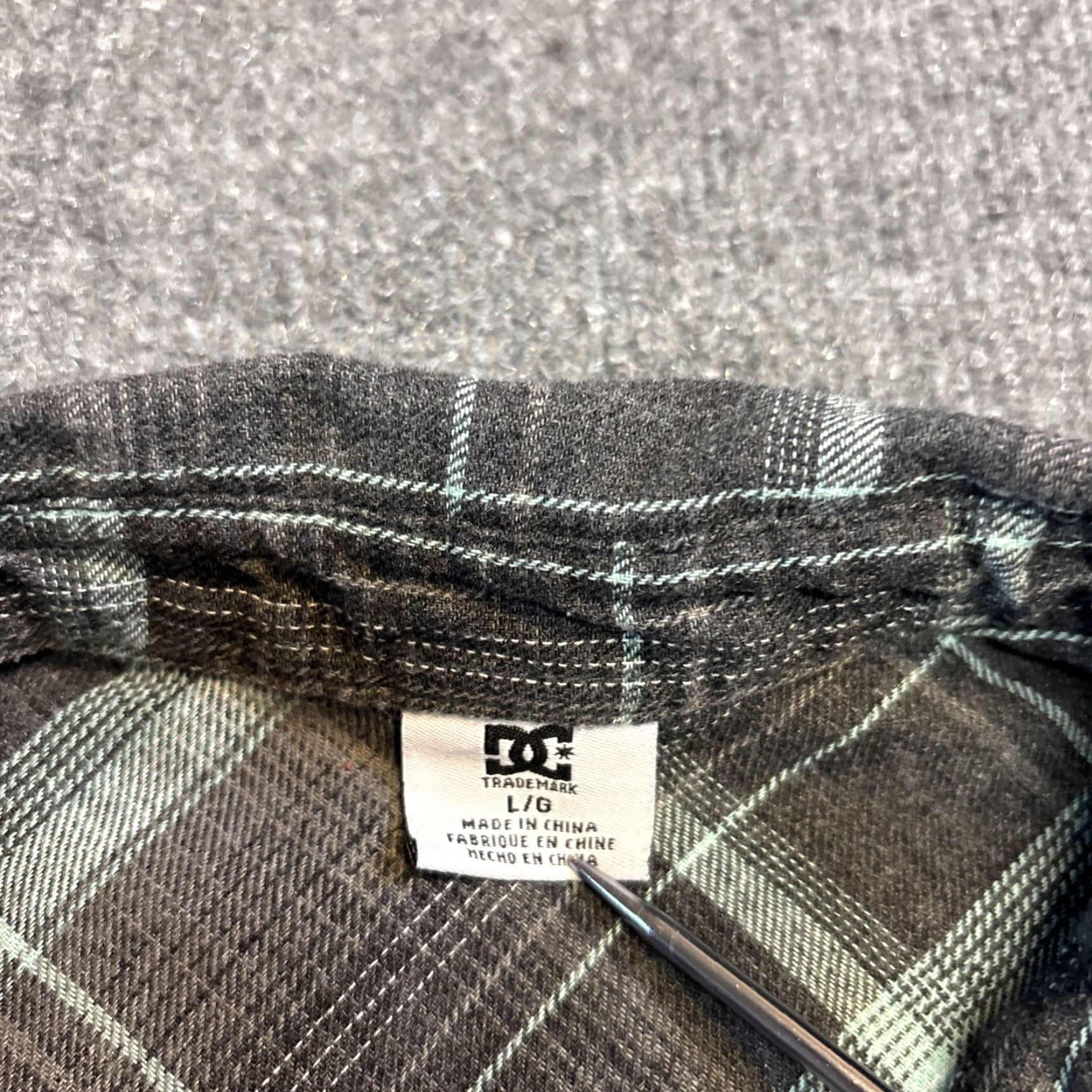 Vintage VINTAGE DC Shoes Button-Down Flannel Shirt Mens Large Plaid Size US L / EU 52-54 / 3 - 2 Thumbnail