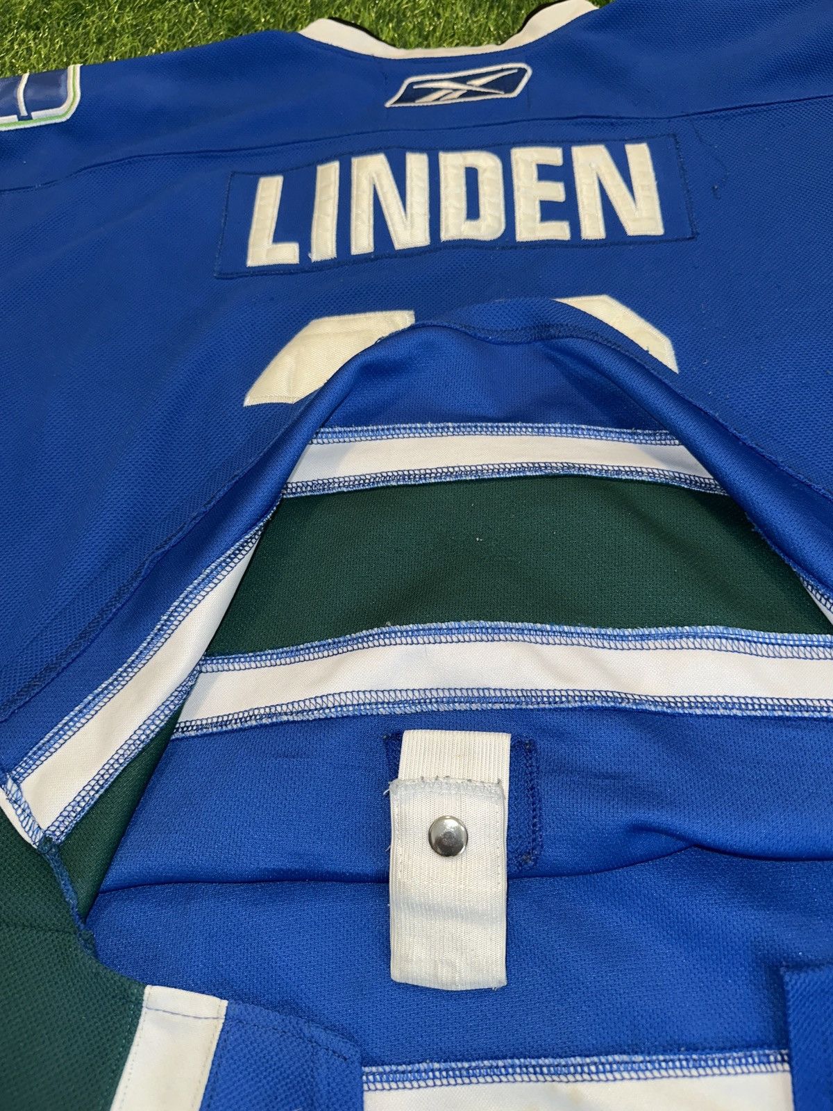 NHL Nhl reebok vancouver canucks trevor linden jersey size 52 Size US L / EU 52-54 / 3 - 4 Thumbnail