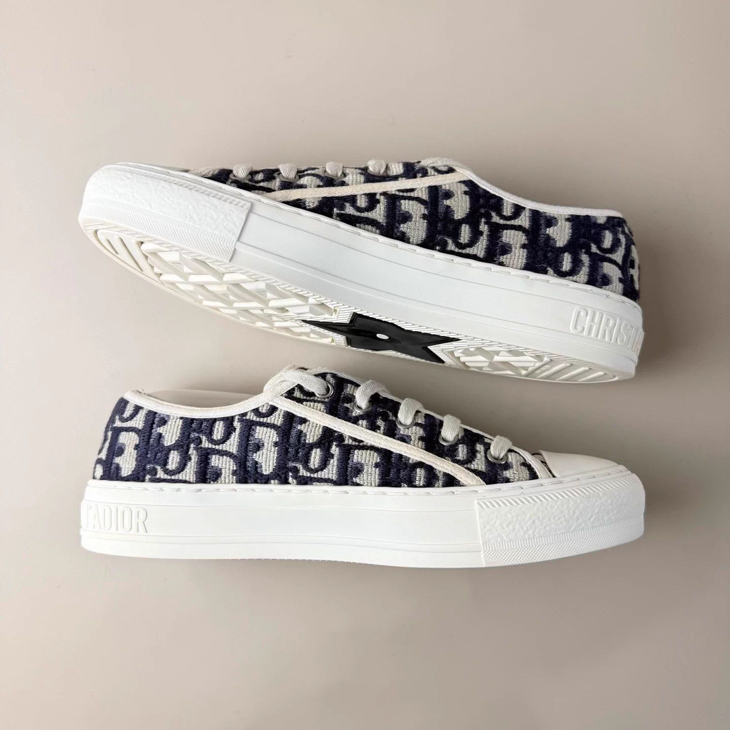 Dior Dior white/blue DR embroidered kicks 38 95 new Size US 7 / IT 37 - 6 Thumbnail