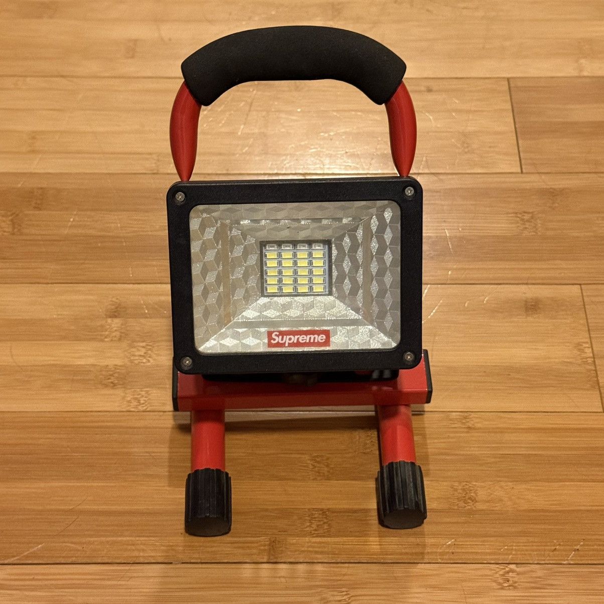 Supreme Supreme Cordless Floodlight Red FW16 (NOT WORKING) Size ONE SIZE - 1 Thumbnail