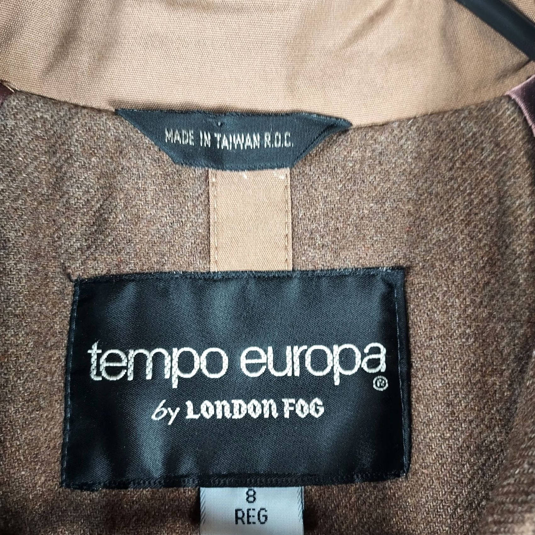 Vintage VINTAGE London Fog Tempo Europa Women’s Coat Trench Belted Brown 8R Thinsulate Faux Fur Collar Womens Size M / US 6-8 / IT 42-44 - 4 Thumbnail