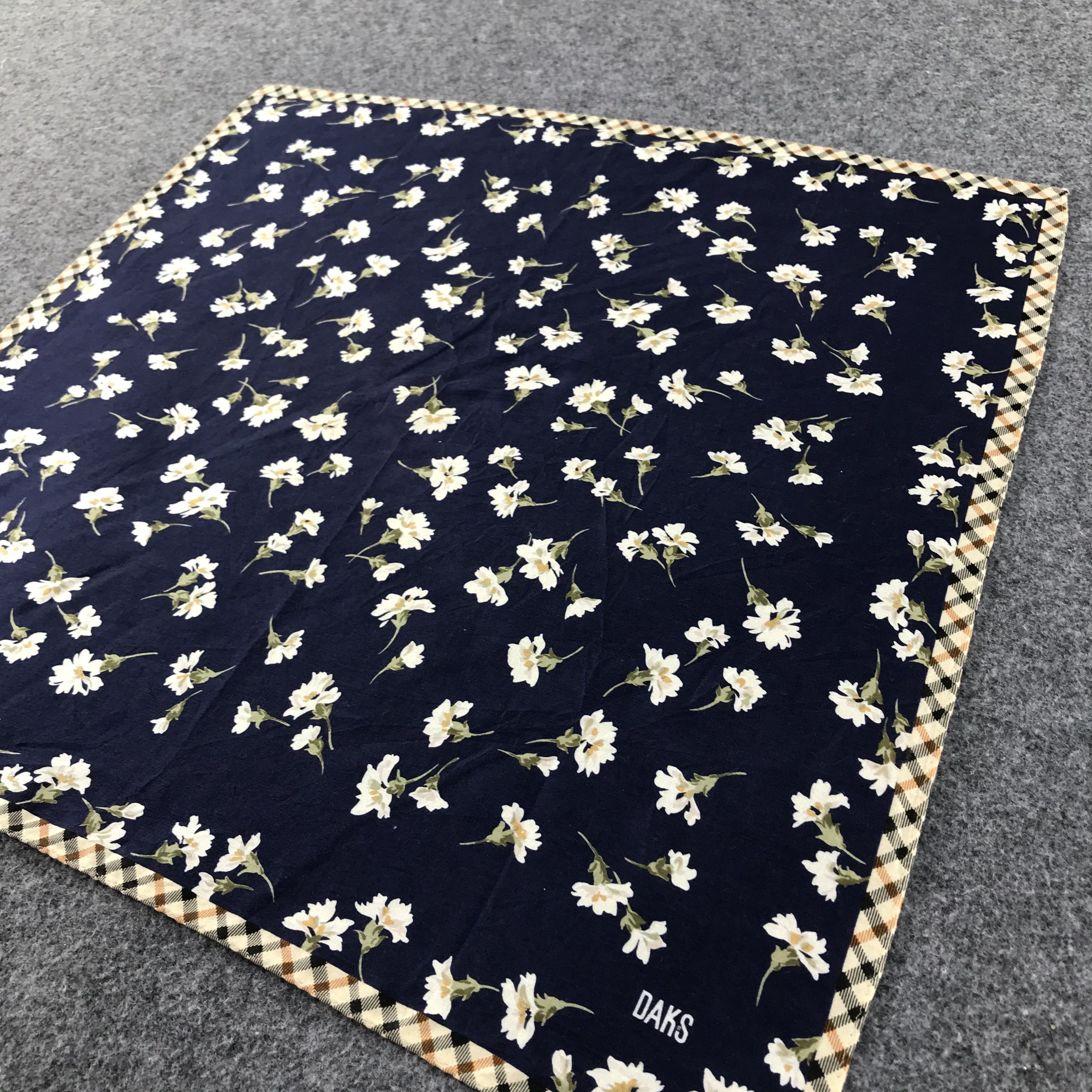DAKS × Vintage DAKS Floral Handkerchief Neckerchief Bandana SCT082 Size ONE SIZE - 5 Thumbnail