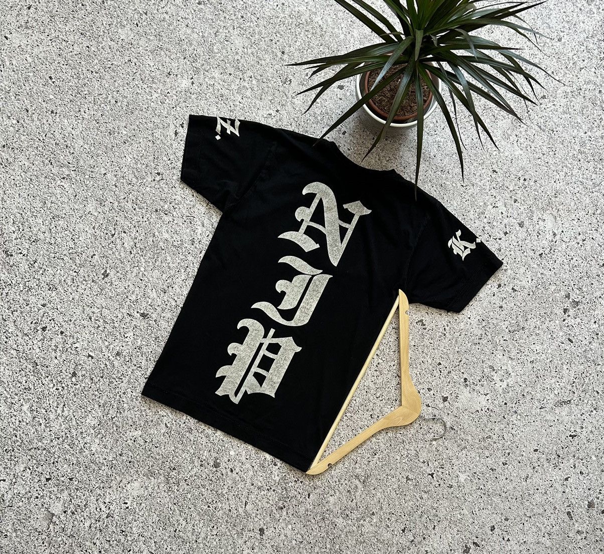 Jay-Z × Kanye West Vintage Kanye West x Jay Z Watch The Throne Europe Tee Size US S / EU 44-46 / 1 - 2 Thumbnail