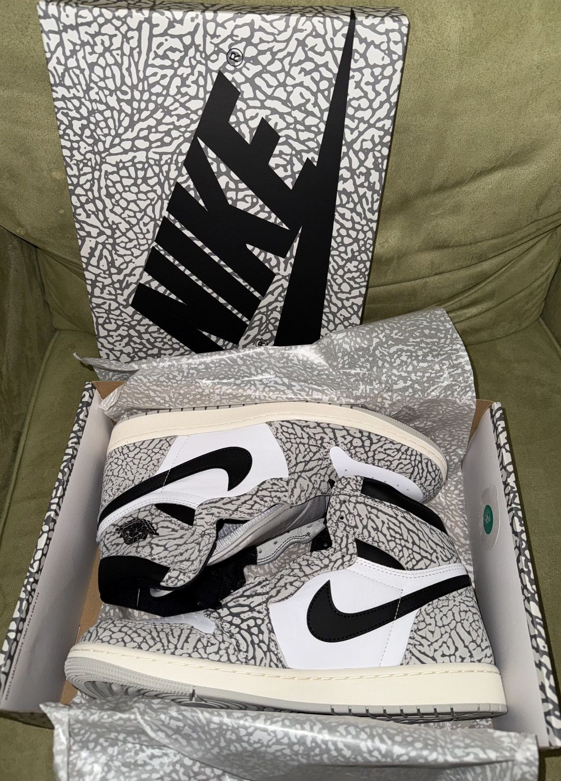 Jordan Brand Nike 1985 Air Jordan 1 “White Cement” Retro OG high top, NEW Size US 12.5 / EU 45-46 - 4 Thumbnail