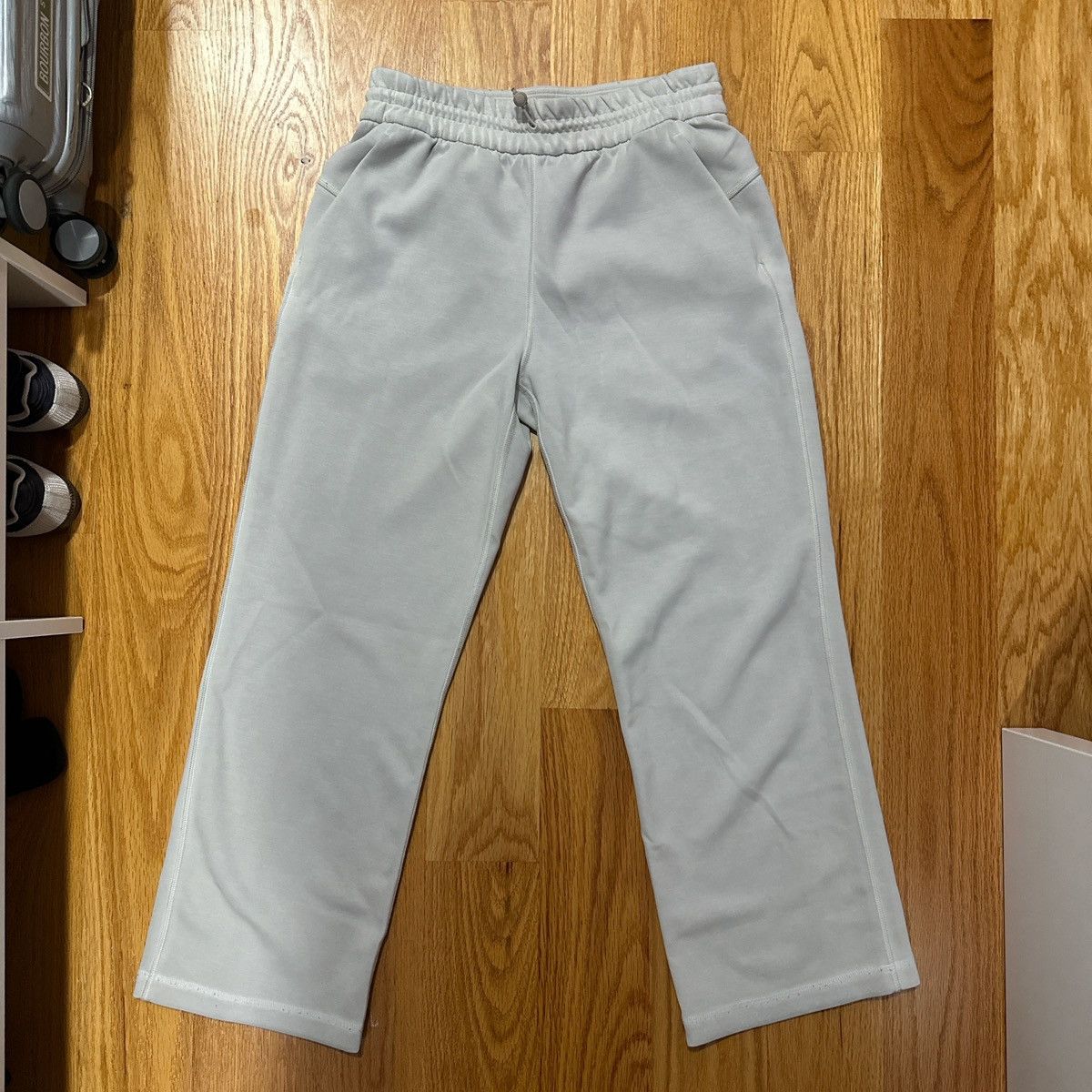 Lululemon Lululemon Soft Stream High-Rise Pants Size 28" / US 6 / IT 42 - 1 Thumbnail