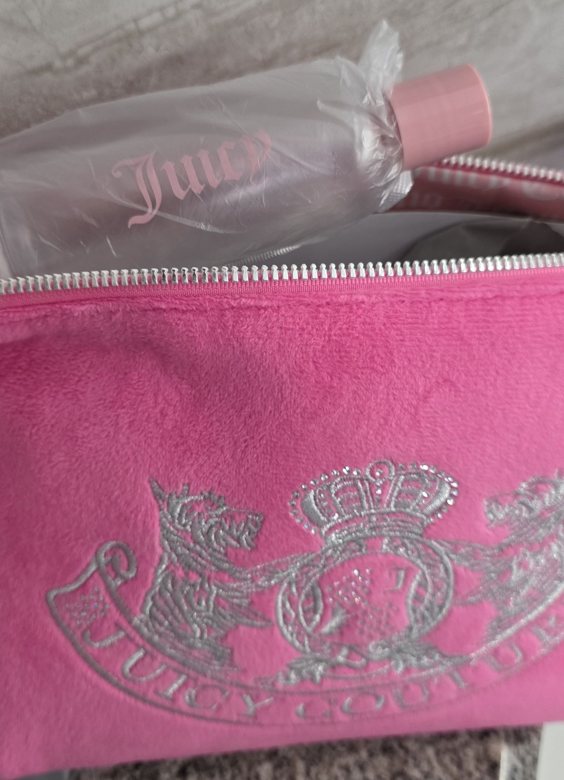 Juicy Couture NWT Juicy Couture Pink Rhinestone Velour Cosmetic Travel Bag Size ONE SIZE - 6 Thumbnail
