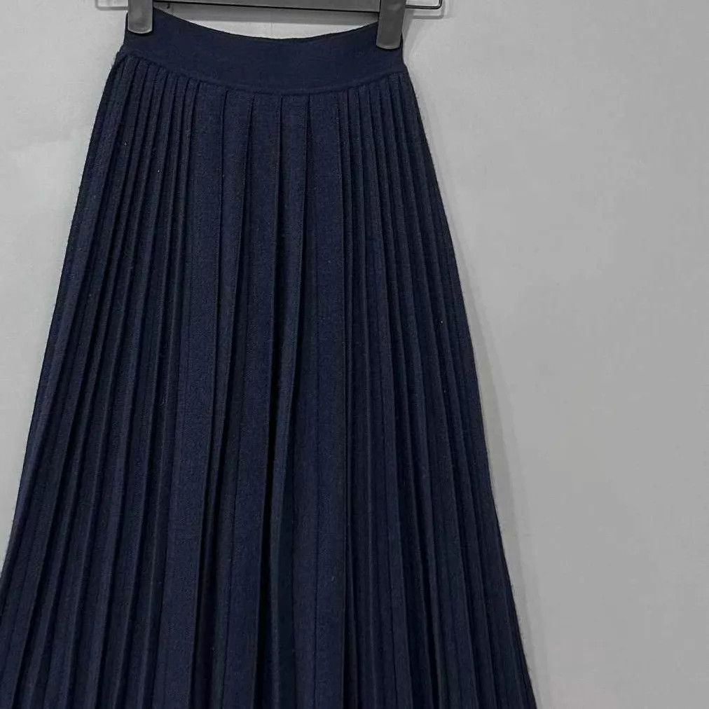 Loro Piana Loro Piana Navy Blue Cashmere Pleated Midi Skirt Size 38 Size 26" / US 2 / IT 38 - 2 Thumbnail