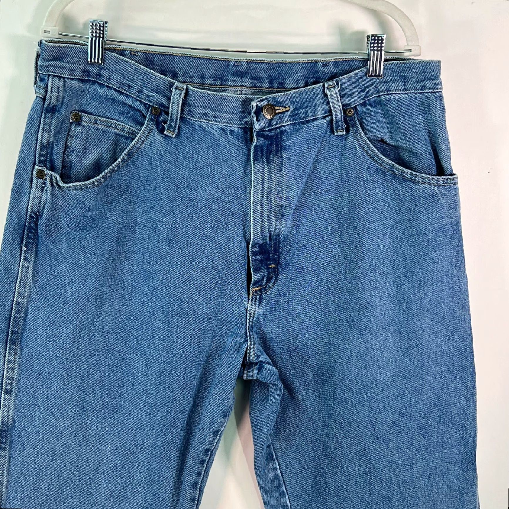 Wrangler Wrangler Rugged Wear Jeans Mens 38 Regular Blue Denim 38X32 Straight 5-Pocket Belt Loops Zipper Button Machine Washable Casual Classic Size US 38 / EU 54 - 3 Thumbnail