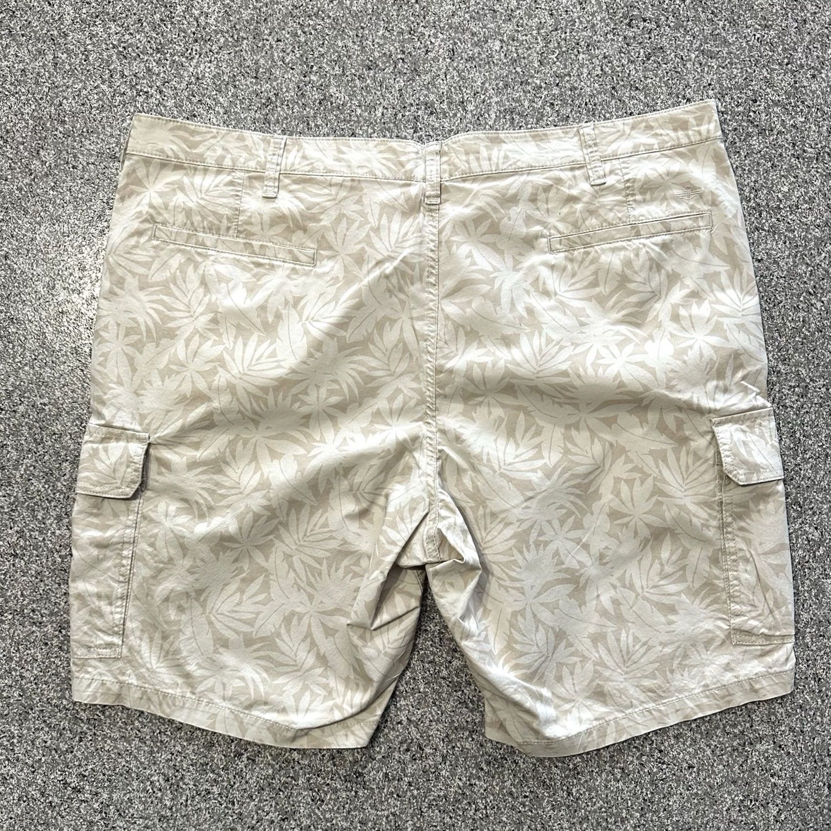 Dockers DOCKERS Cargo Shorts Mens 44 Beige Floral Palm Print Flat Front 10” Cotton Size US 44 / EU 60 - 3 Thumbnail