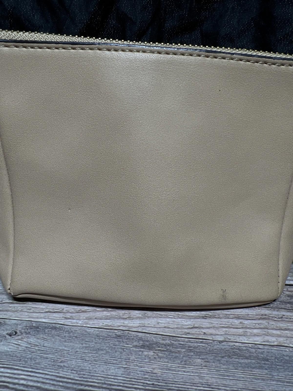 Calvin Klein Calvin Klein Wristlet Tan Gold Zip Closure Front Pocket Size ONE SIZE - 7 Thumbnail