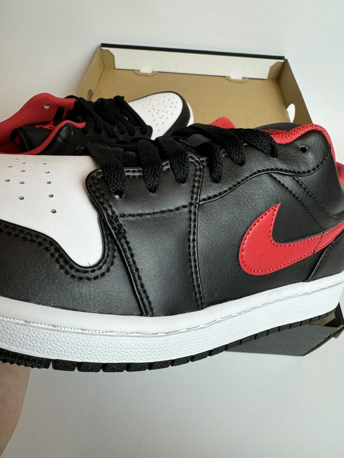Jordan Brand × Nike DS Nike Air Jordan 1 Low 553558 063 Size US 9 / EU 42 - 4 Thumbnail
