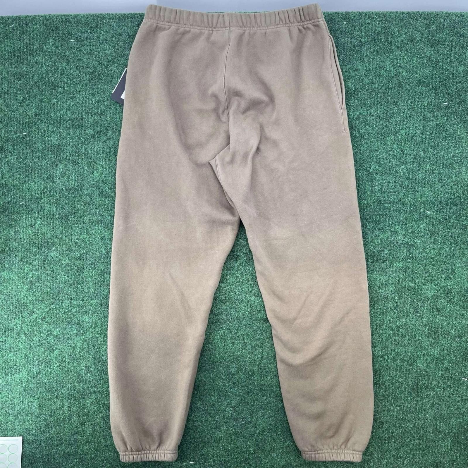 Fear of God Fear Of God Essentials Sweatpants Olive M Used Size US 32 / EU 48 - 11 Thumbnail