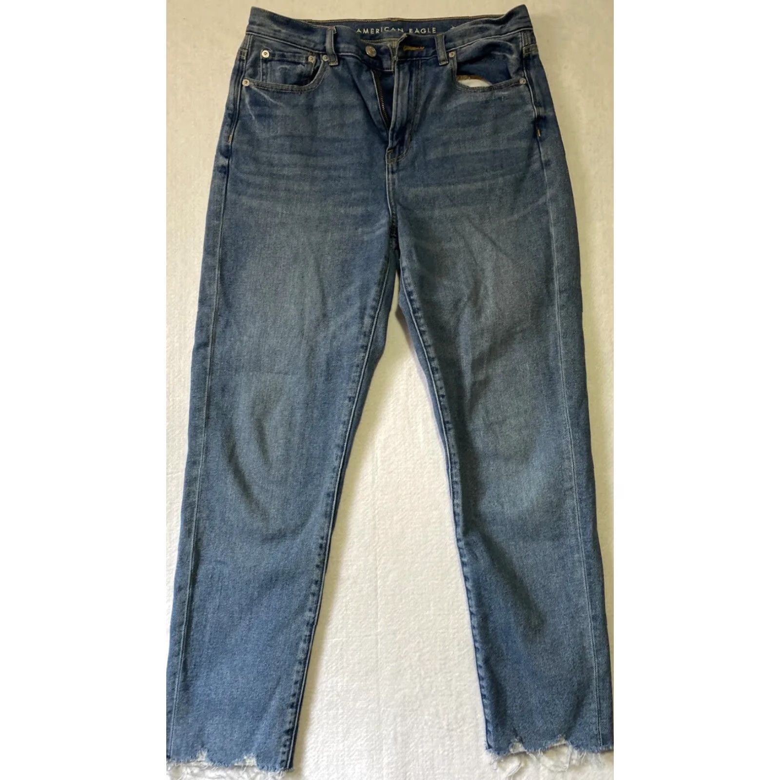 American Eagle Outfitters American Eagle Jeans Women’s 30w Denim Distressed Light Wash/25.5-28-6 Mom Jea ns Womens (Regular) Size 30" / US 8 / IT 44 - 2 Thumbnail