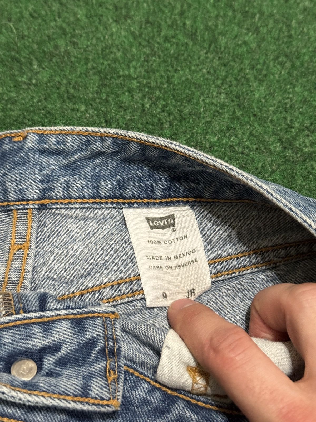 Levi's Vintage Clothing Levis Vintage Womens Jorts Y2K 9 Jr 34 4” Denim Shorts Size 34" / US 12 / IT 48 - 3 Thumbnail