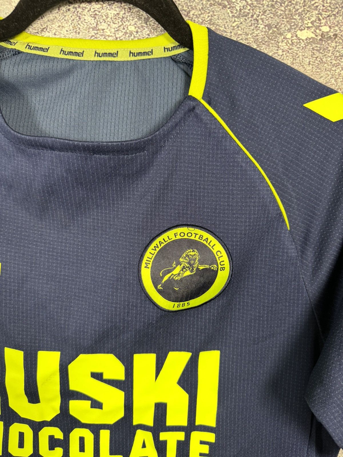 Hummel × Vintage Vintage Millwall FC 2022/23 Hummel Jersey Blokcore Small Size US S / EU 44-46 / 1 - 5 Thumbnail