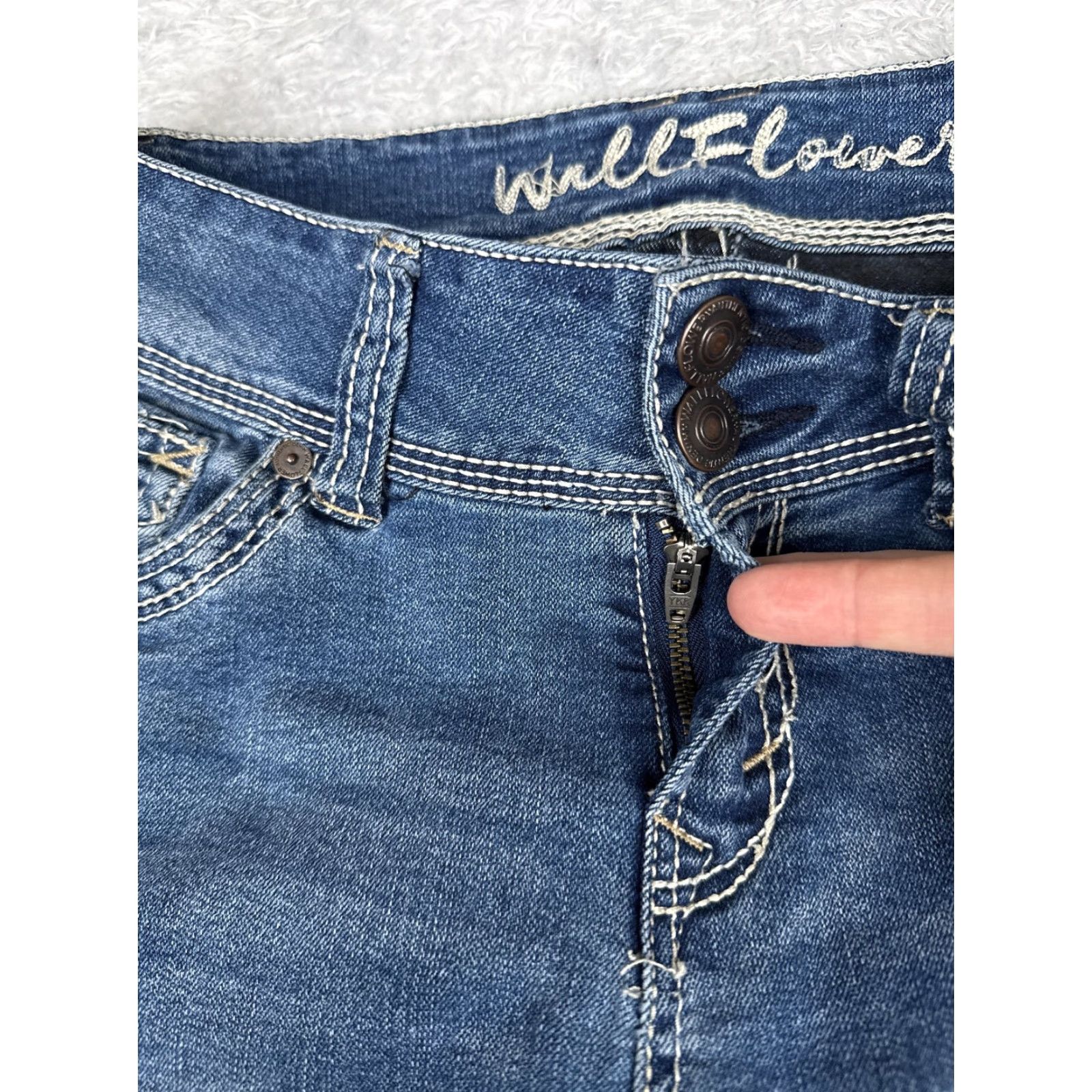 Vintage WallFlower Jeans Bootcut Jeans Juniors 9 Blue Medium Wash Low Rise Stretch Denim 29x30 Womens Regular 5-Pocket Design City Festival Hipster N/A Size 30" / US 8 / IT 44 - 5 Thumbnail
