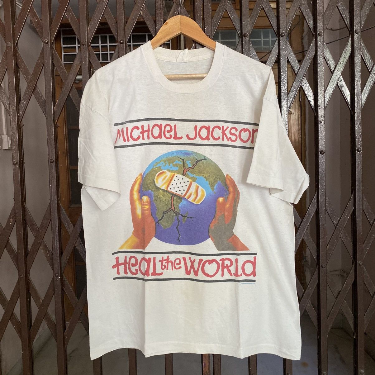 Vintage 1997 Michael Jackson's "Heal the World" Tshirt