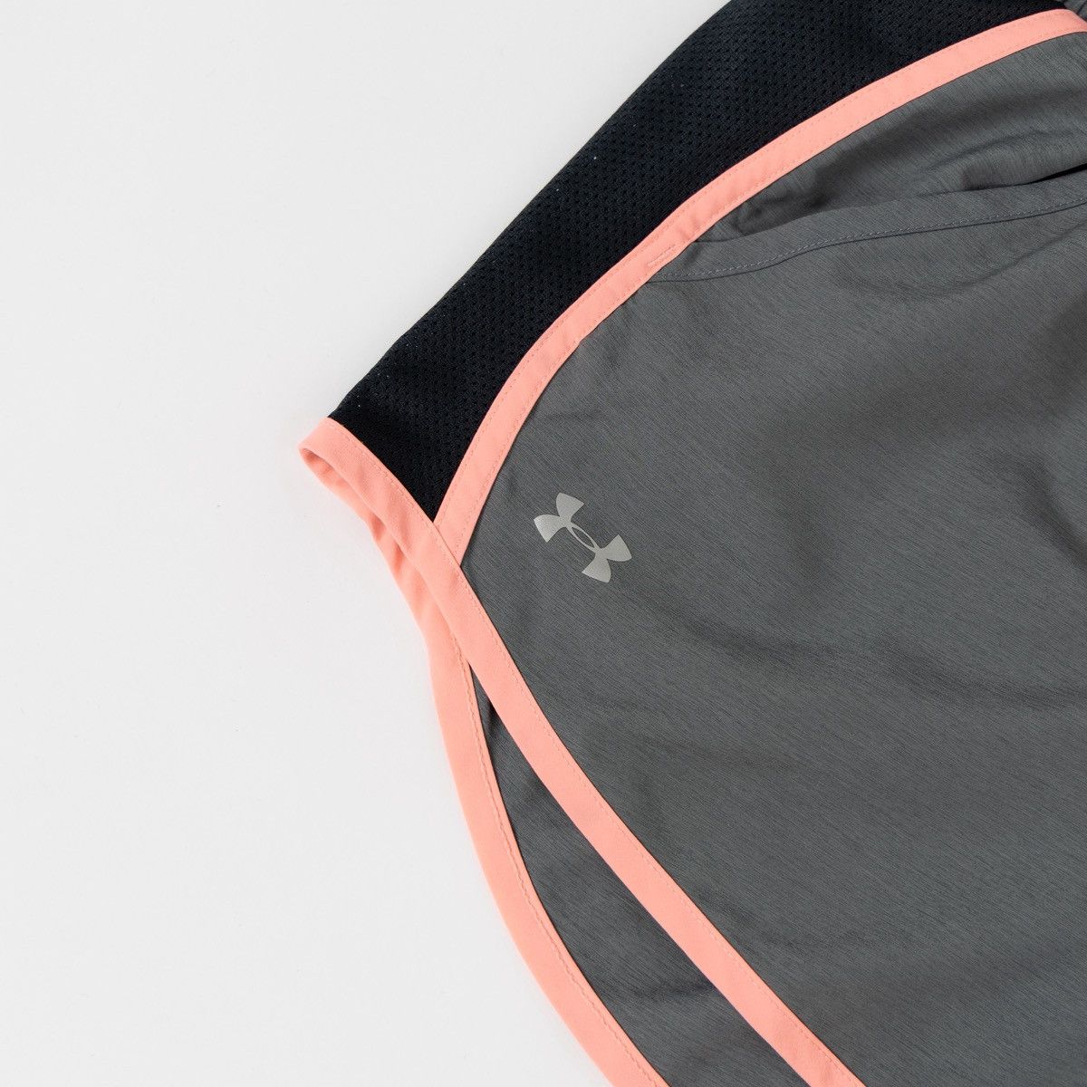 Under Armour Under Armour Womens Gray Running Shorts Pink Trim Athletic Size 27" / US 4 / IT 40 - 3 Thumbnail