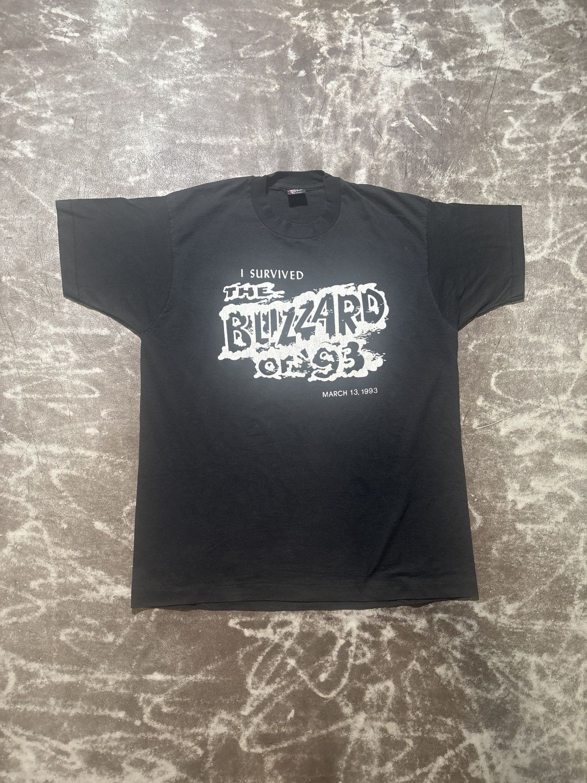 Fruit Of The Loom I Survived The Blizzard of 93 March 13, 1993 Vintage T-Shirt Size US XL / EU 56 / 4 - 1 Thumbnail