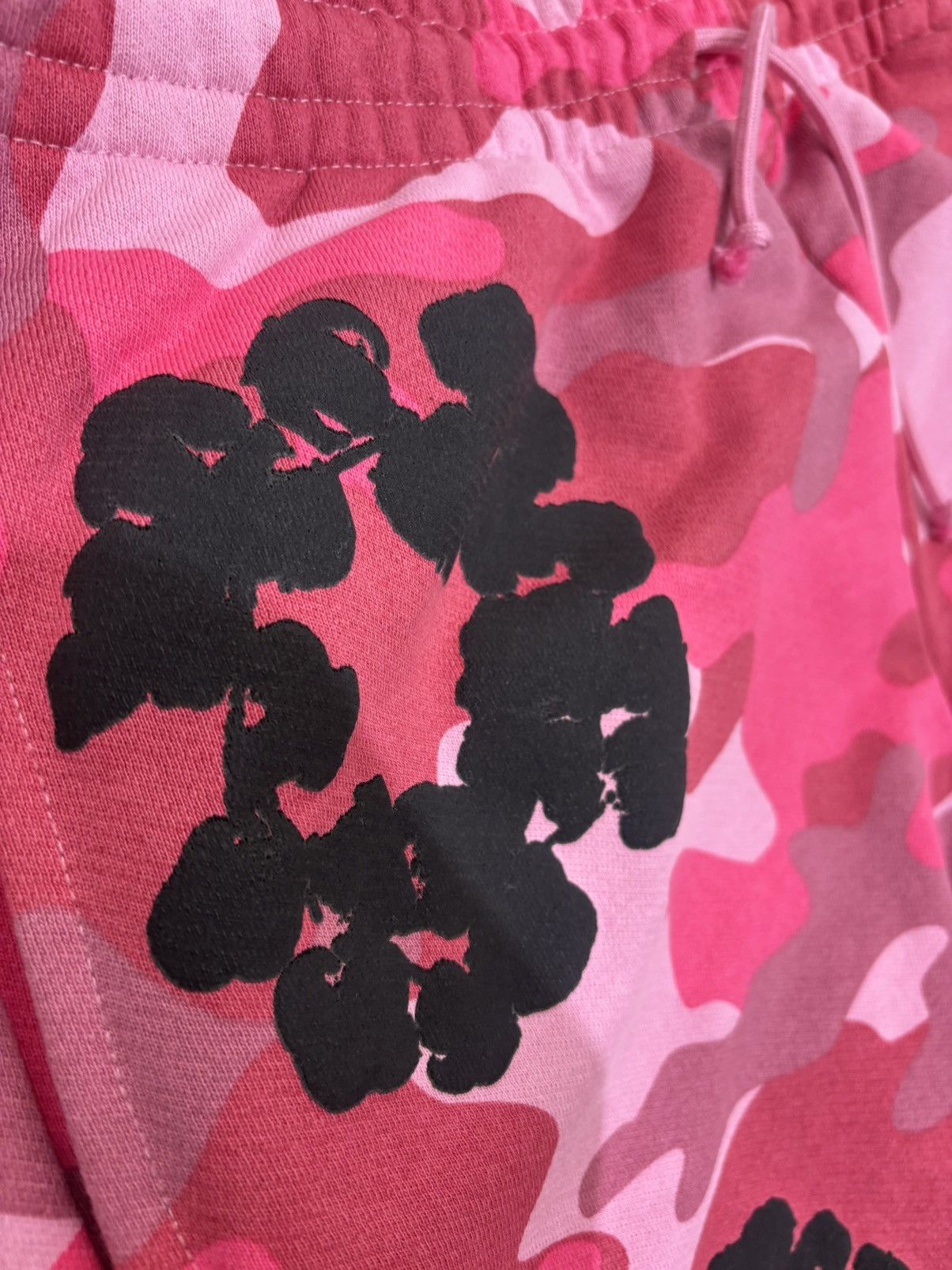 DENIM TEARS Denim Tears Wreath Sweatpants ‘Pink Camo’ Size US 34 / EU 50 - 3 Thumbnail