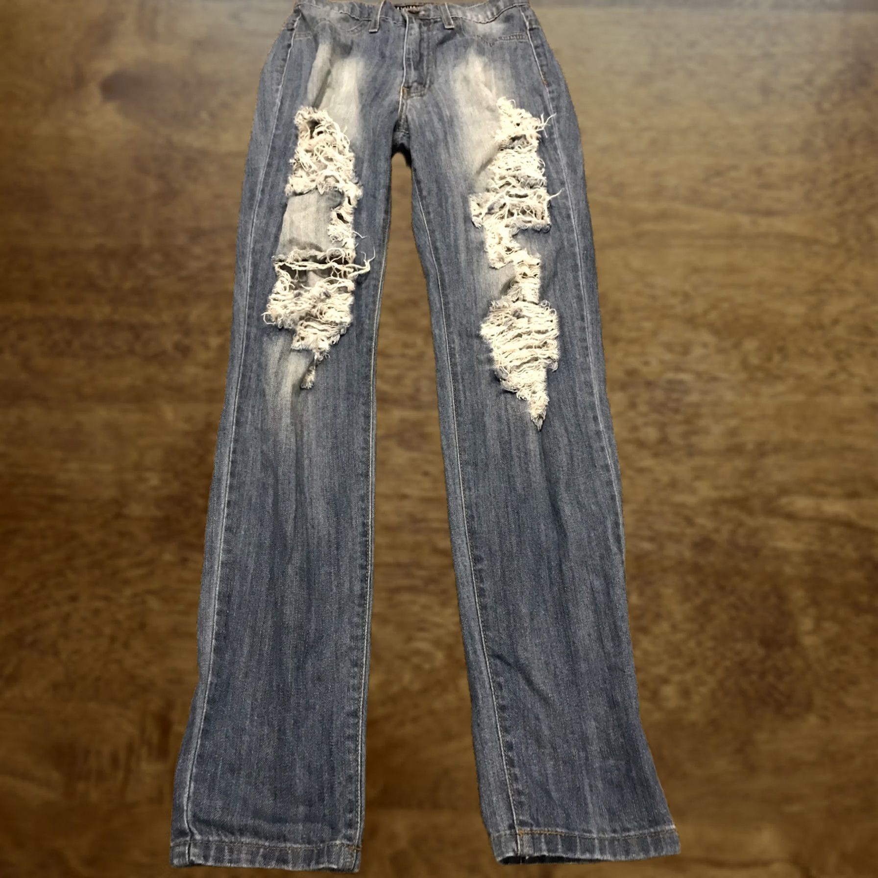 Fashion Nova Fashion Nova Jeans Shirt? Size 28" / US 6 / IT 42 - 1 Thumbnail