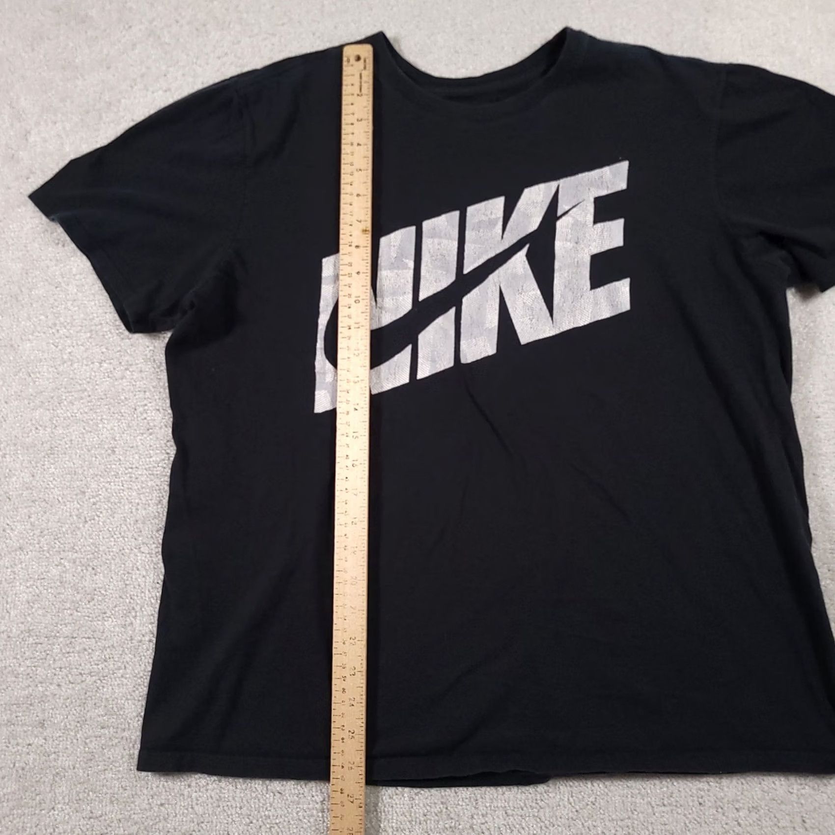 Nike Nike Tee T-Shirt Men XL Graphic Big Logo Black Swoosh Athletic Cut Grunge Size US XL / EU 56 / 4 - 7 Thumbnail