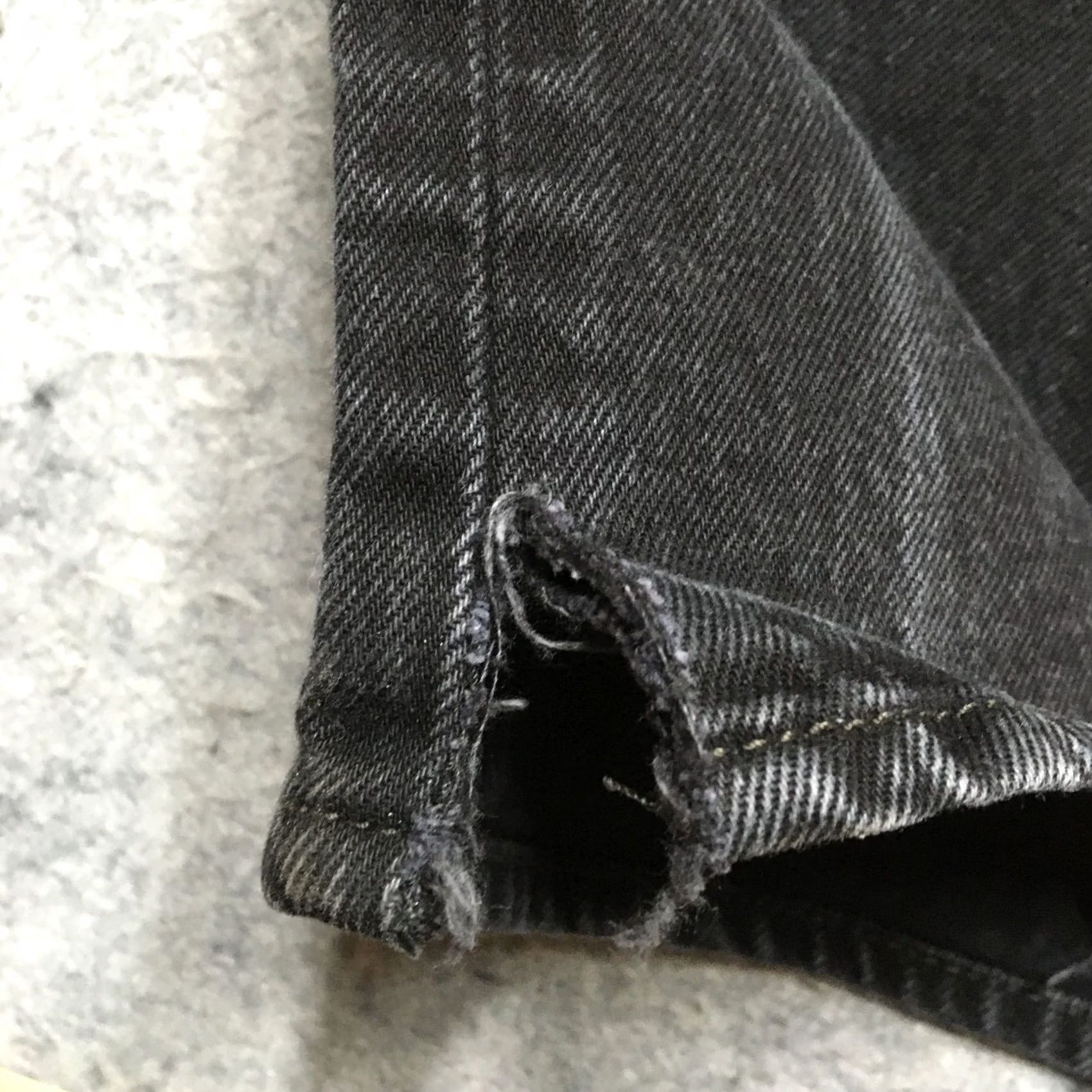 Levi's Levi's 501 Jeans Men 32x32 Black Button Fly Straight Denim Distressed Pockets 5-Pocket Regular Mens Size US 32 / EU 48 - 6 Thumbnail