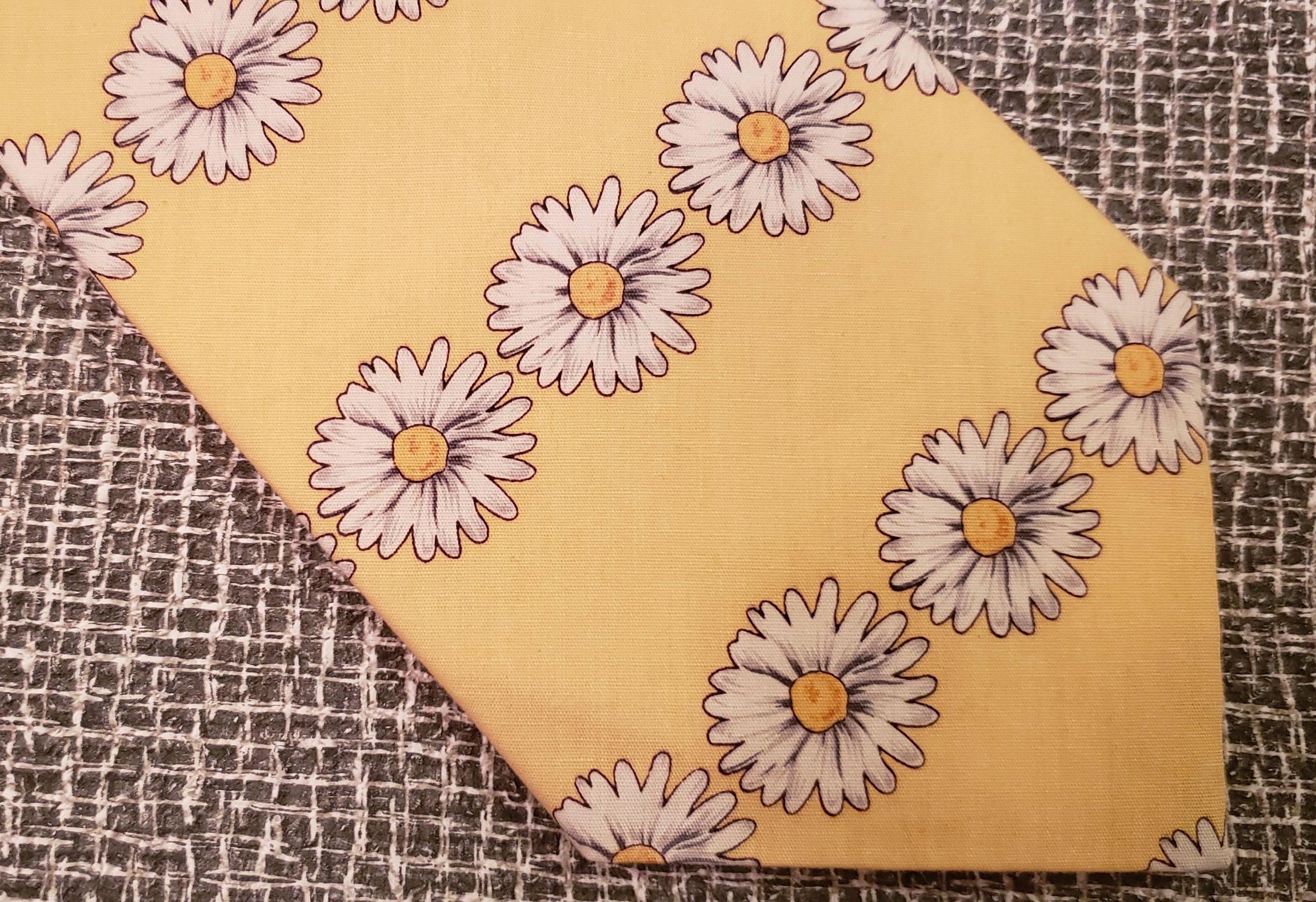 Vintage yellow Crazy Daisies neck tie floral cotton 1980s Size ONE SIZE - 3 Thumbnail