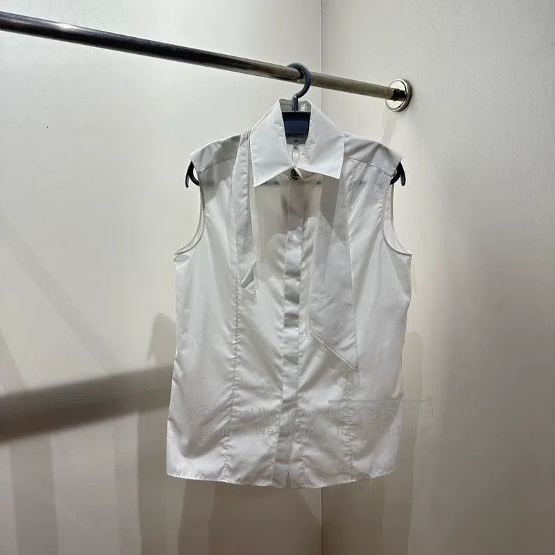 Chanel Chanel Logo diamond button collar sleeveless shirt Size XS / US 0-2 / IT 36-38 - 1 Thumbnail