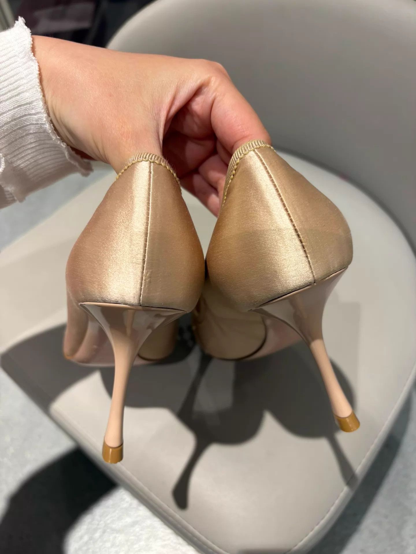 Roger Vivier RV Champagne Pink Pointed Toe Strass Buckle Heels 37 Unused Size US 6.5 / IT 36.5 - 4 Thumbnail