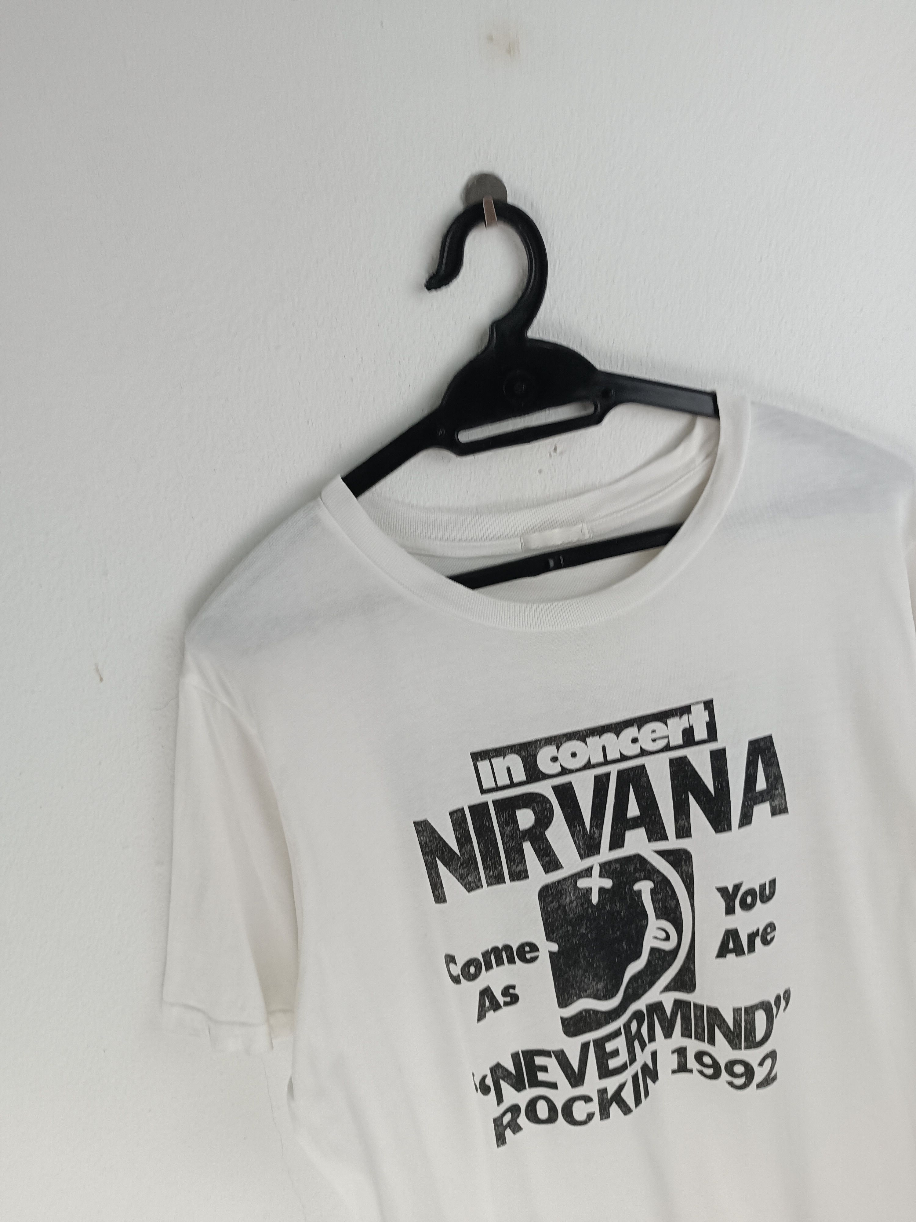 Vintage VINTAGE NIRVANA IN CONCERT ROCKING NEVERMIND 1992 GRUNGE TEE Size US M / EU 48-50 / 2 - 5 Thumbnail