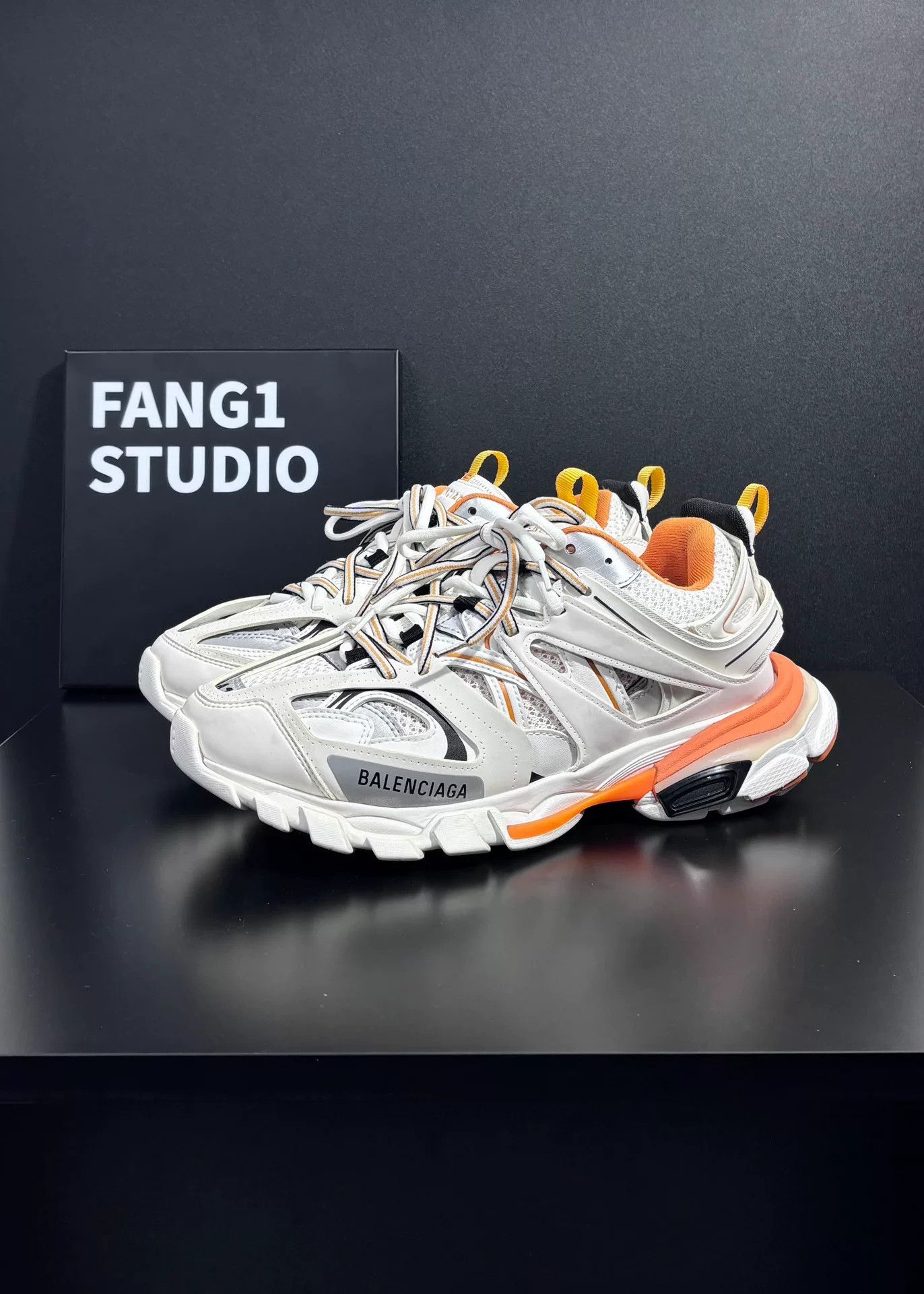 Balenciaga Balenciaga White Lowtop Sneakers 8.5 Men Size US 8.5 / EU 41-42 - 1 Thumbnail