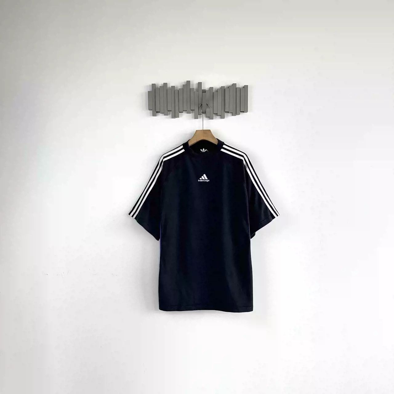 Balenciaga Balenciaga X Adidas Joint Logo Printed Striped Edge Color Matching Round Neck Short-sleeved T-shirt Size US S / EU 44-46 / 1 - 1 Thumbnail