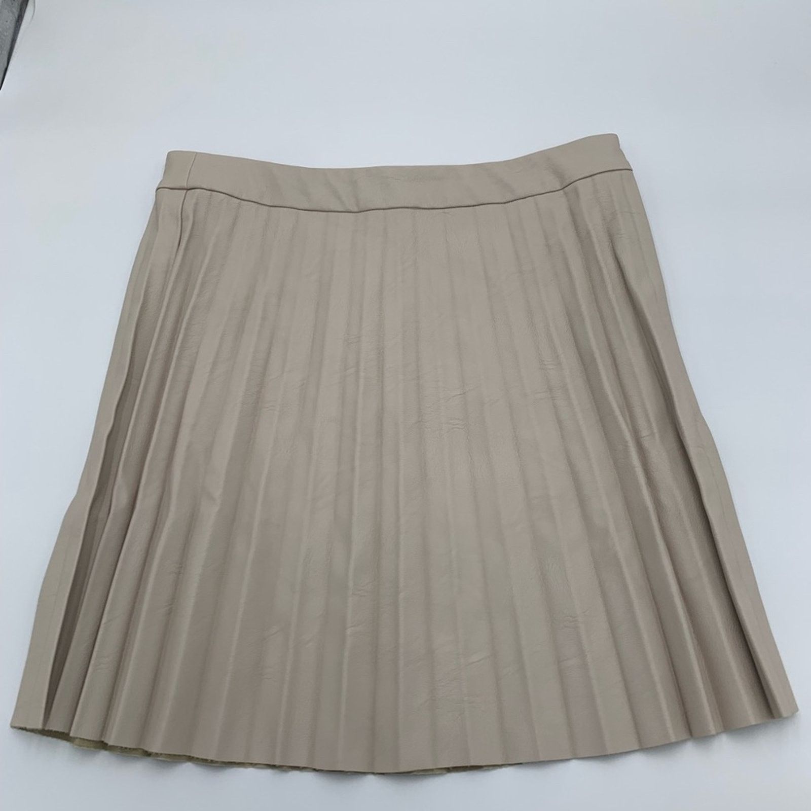 BB Dakota BB DAKOTA BY STEVE MADDEN FAUX LEATHER PLEATED A-LINE SKIRT Size 28" / US 6 / IT 42 - 5 Thumbnail