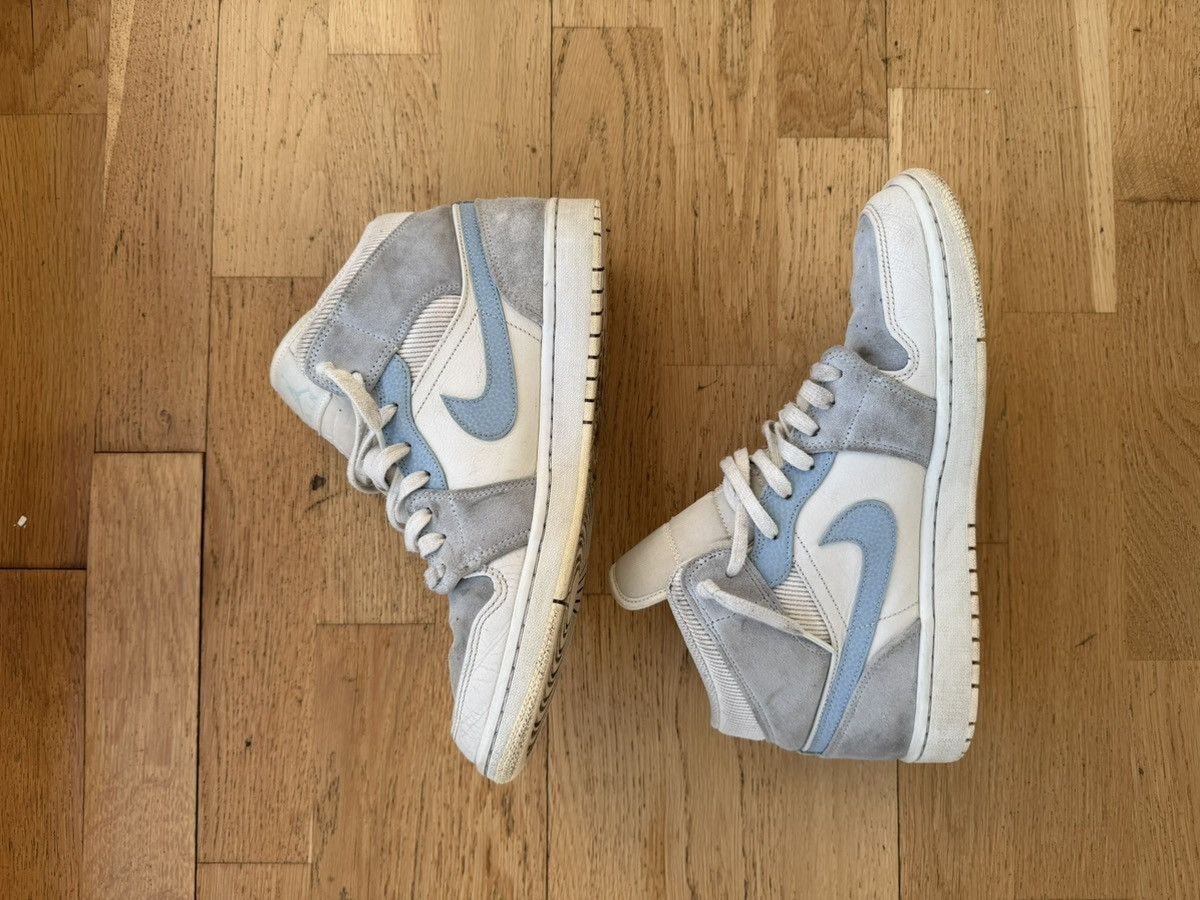 Jordan Brand Jordan 1 Mid Size US 10.5 / EU 43-44 - 2 Thumbnail