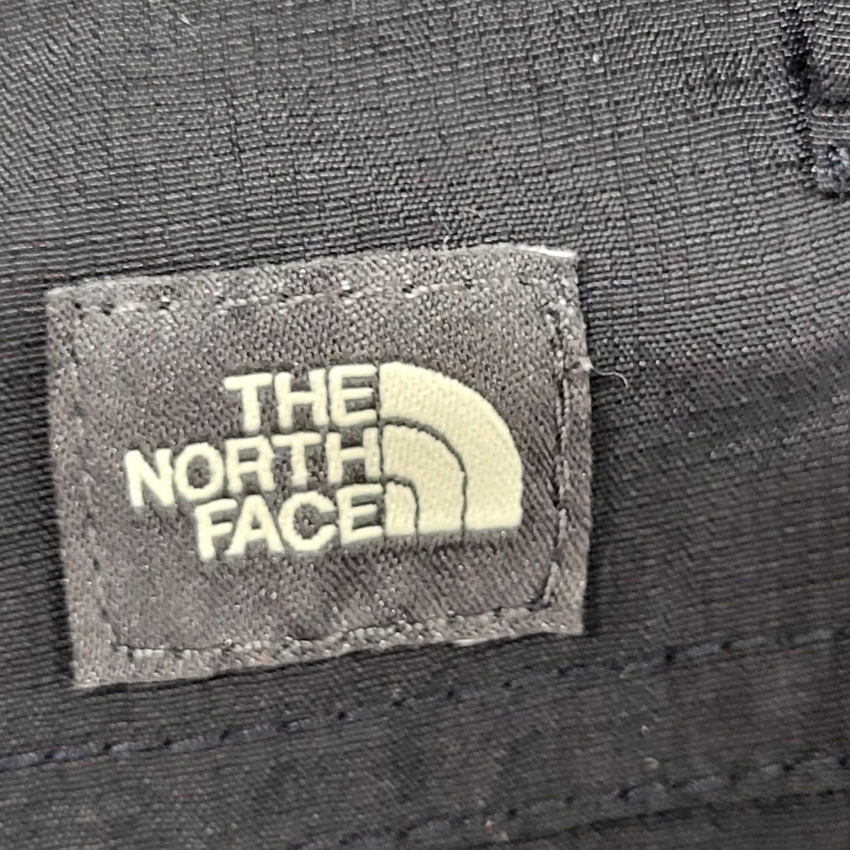The North Face The North Face Capri Pants Womens 10 Straight Leg Casual Stretch Hiking Lightweight Pants Regular Black Capri Women 10 Straight Leg Outdoor Size 32" / US 10 / IT 46 - 7 Thumbnail