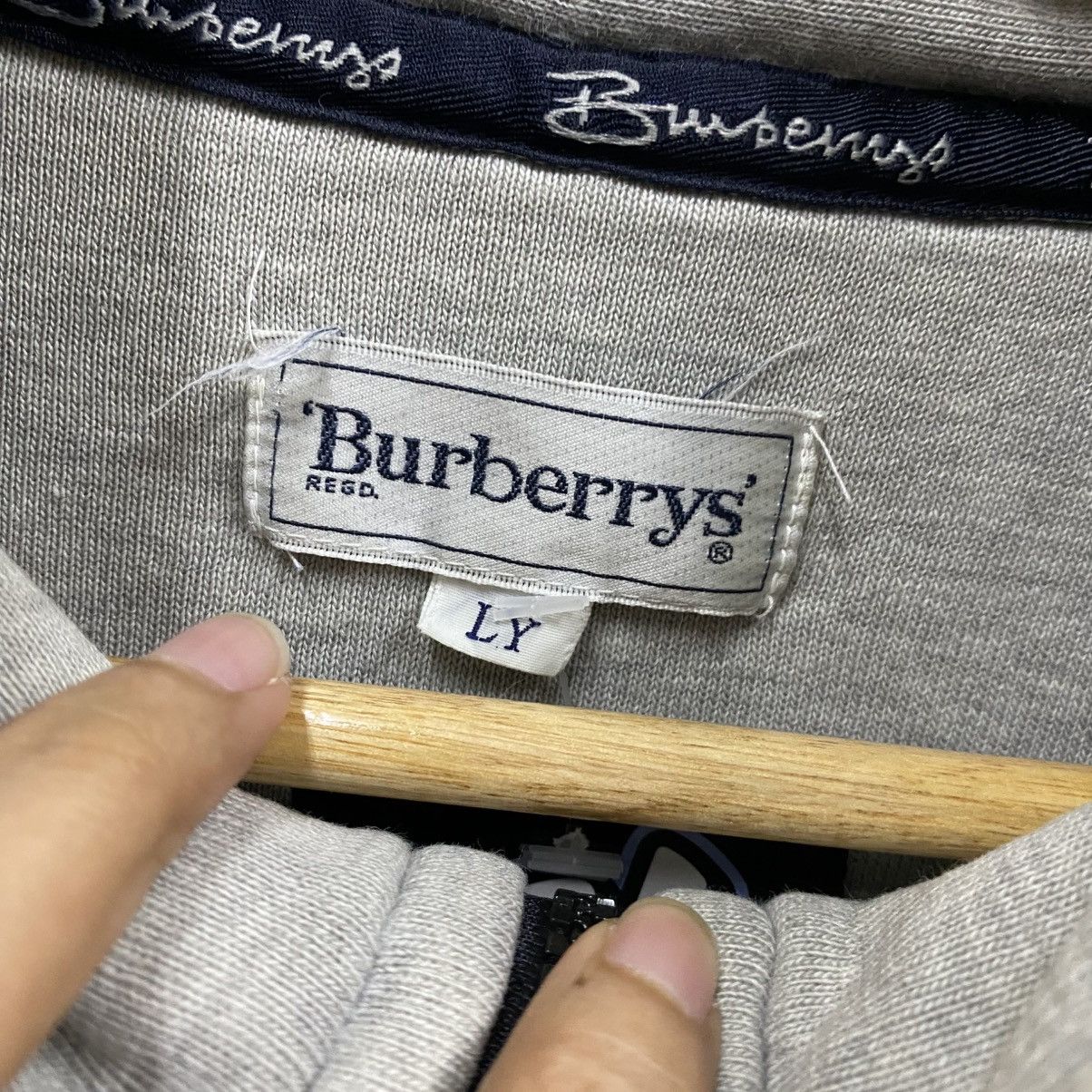Burberry × Vintage Vintage Burberrys Of London Big Logo Centre Half Zipper Size US L / EU 52-54 / 3 - 12 Thumbnail