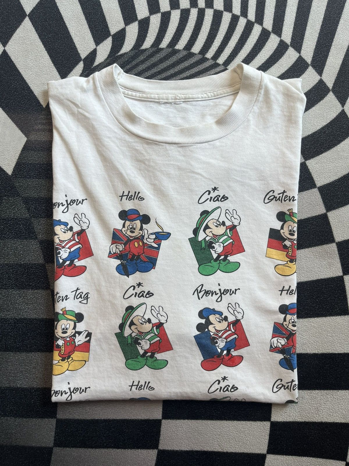 Disney Vintage Disney Mickey Mouse say Hello 90’s Tshirt Size US XL / EU 56 / 4 - 1 Thumbnail