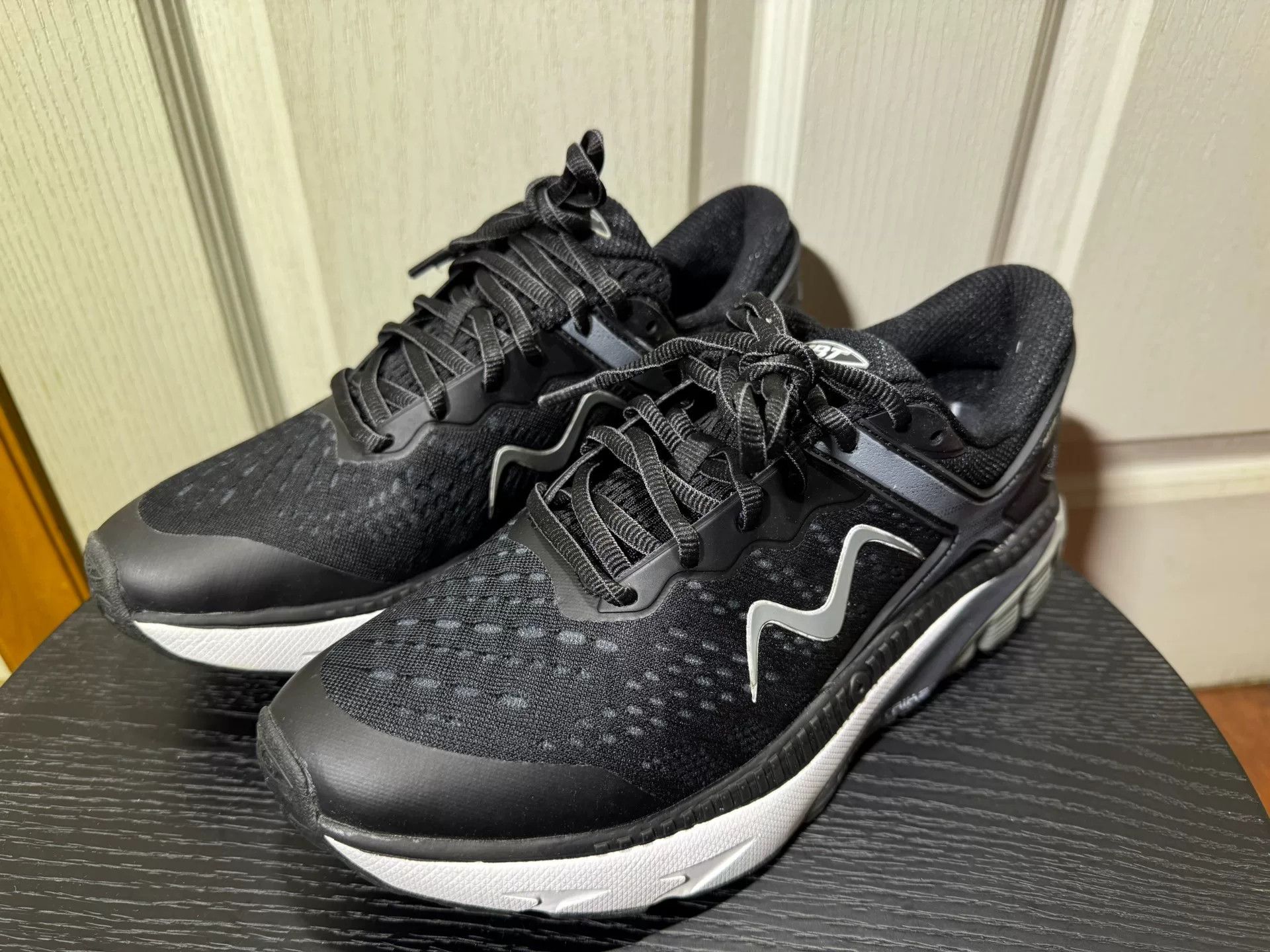 MBT MBT Men's Spring Autumn Running Shoes Size US 7 / EU 40 - 1 Thumbnail