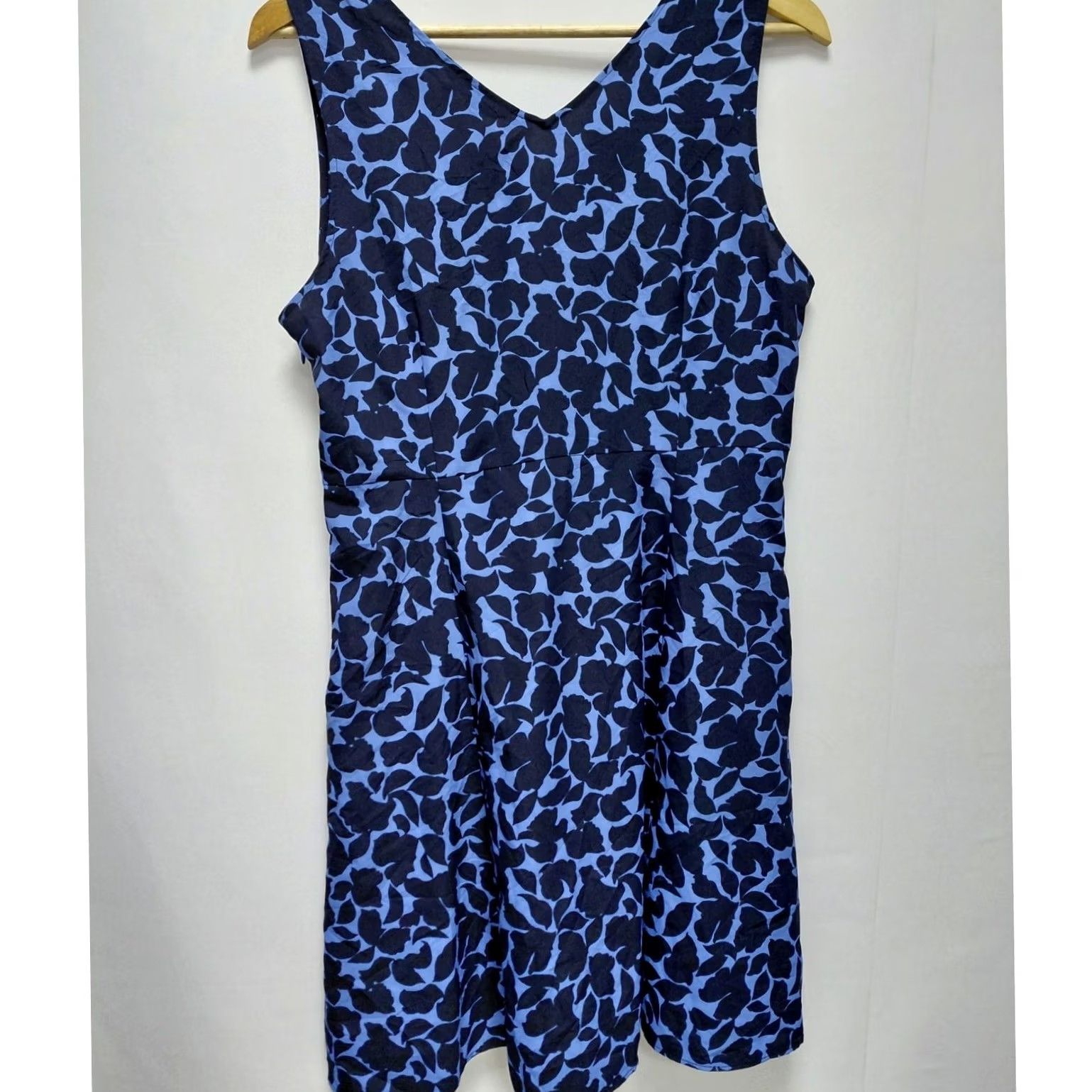 Uniqlo UNIQLO Blue Floral Knit V-Neck Knee Length Sleeveless Dress Women Size M Size M / US 6-8 / IT 42-44 - 2 Thumbnail