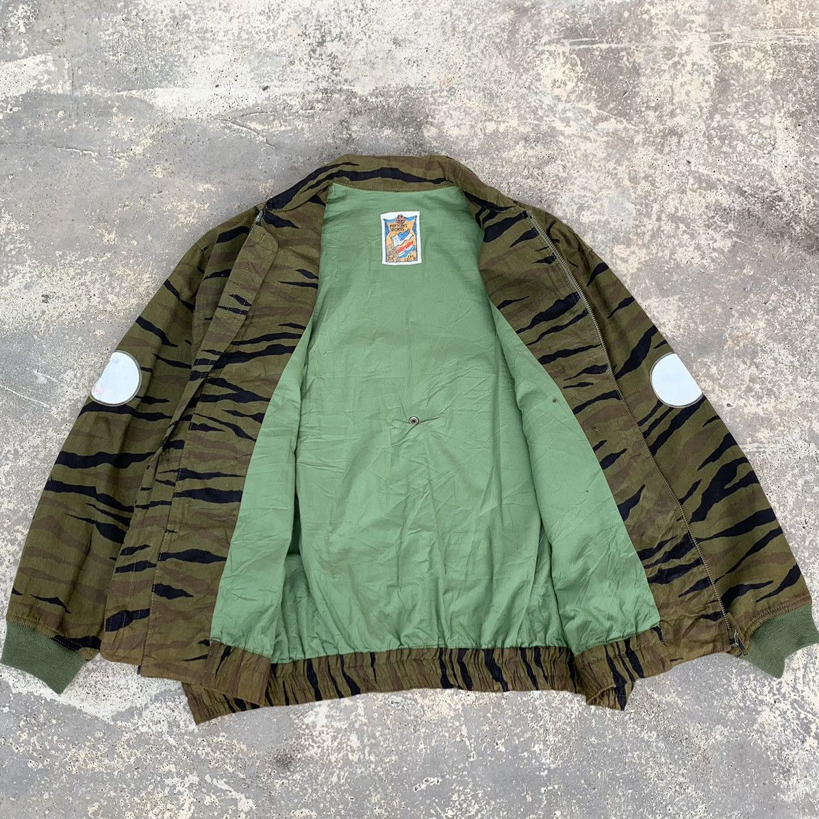 Japanese Brand Vintage 90s Persons sports Camo Bomber Jacket Size US XL / EU 56 / 4 - 6 Thumbnail