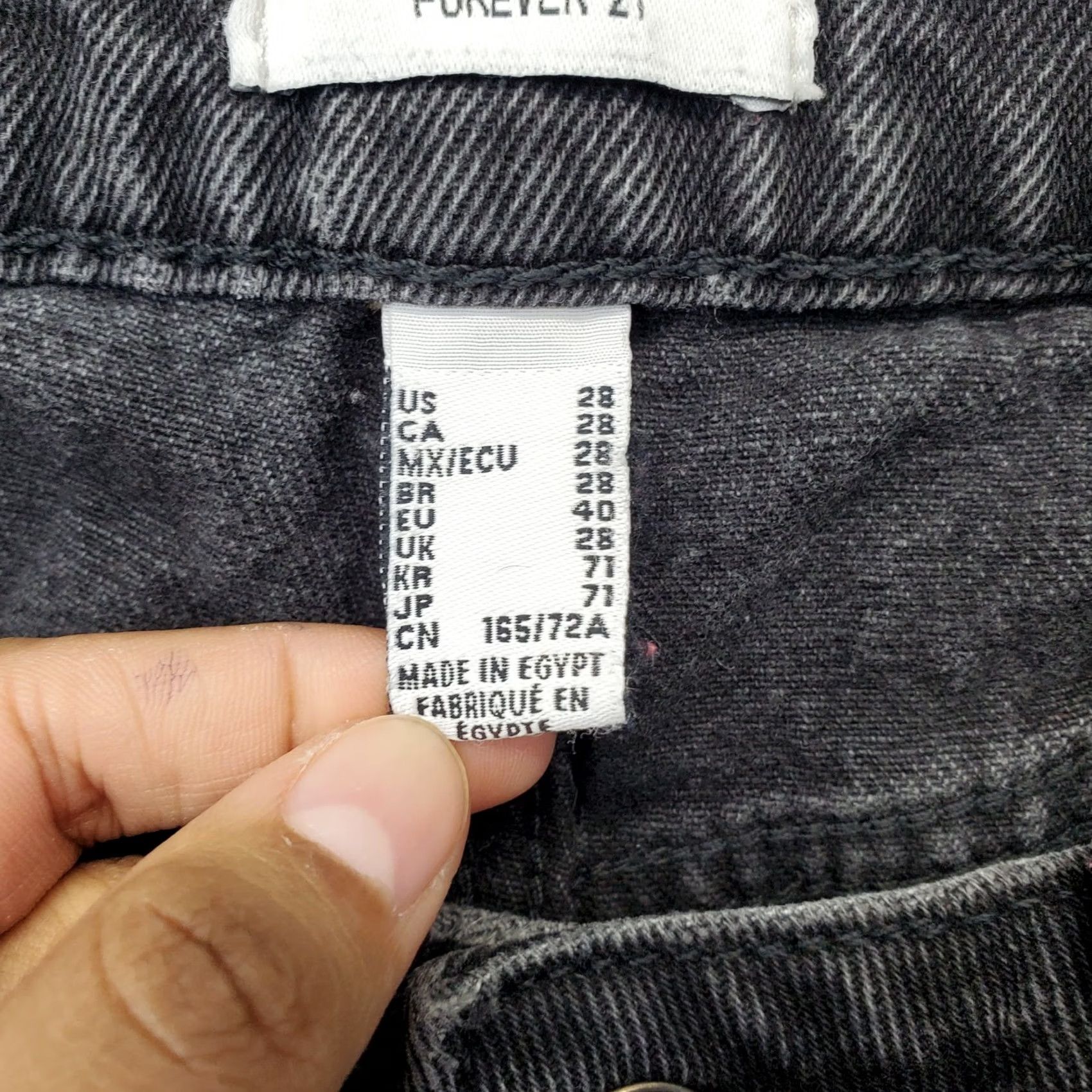 Forever 21 Forever 21 Jeans Shorts Womens Size 28 Black Denim Frayed Hem Distressed Outdoor - 5-Pocket Design, Button, Zipper, Regular Fit, Inseam 1.75" Size 28" / US 6 / IT 42 - 7 Thumbnail