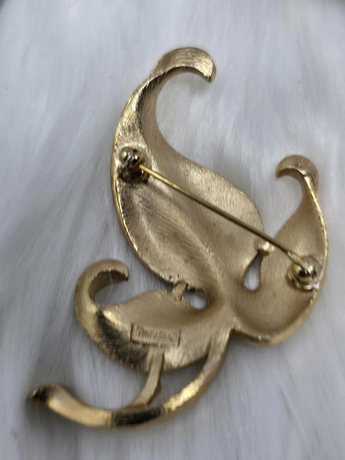 Other CROWN TRIFARI VINTAGE GOLD TONE SPECKLED LEAF BROOCH Rare Size ONE SIZE - 5 Thumbnail