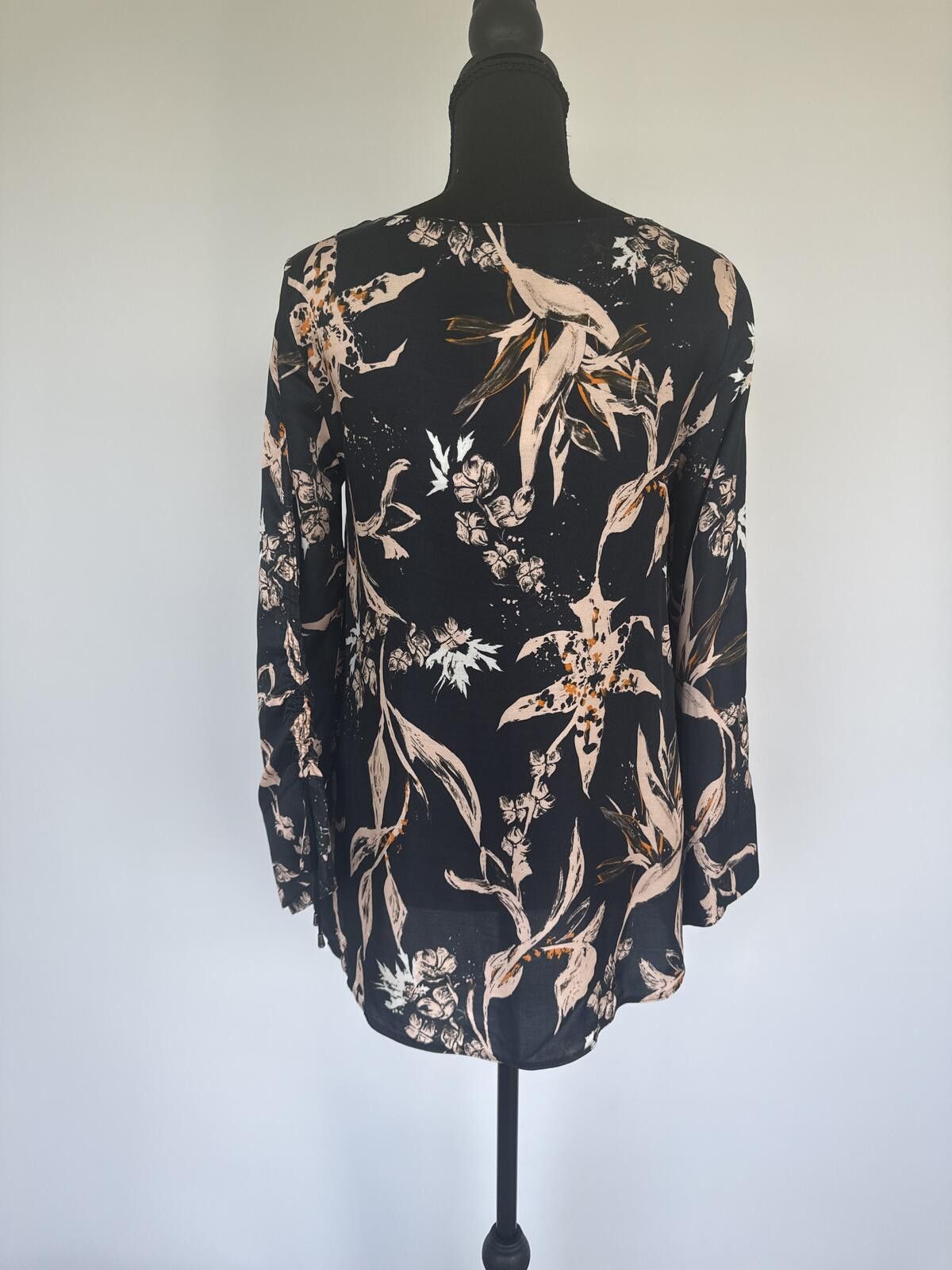 Other NWT Dorothee Schumacher Silk Blend Floral top Sz1 whimsigoth Size S / US 4 / IT 40 - 3 Thumbnail