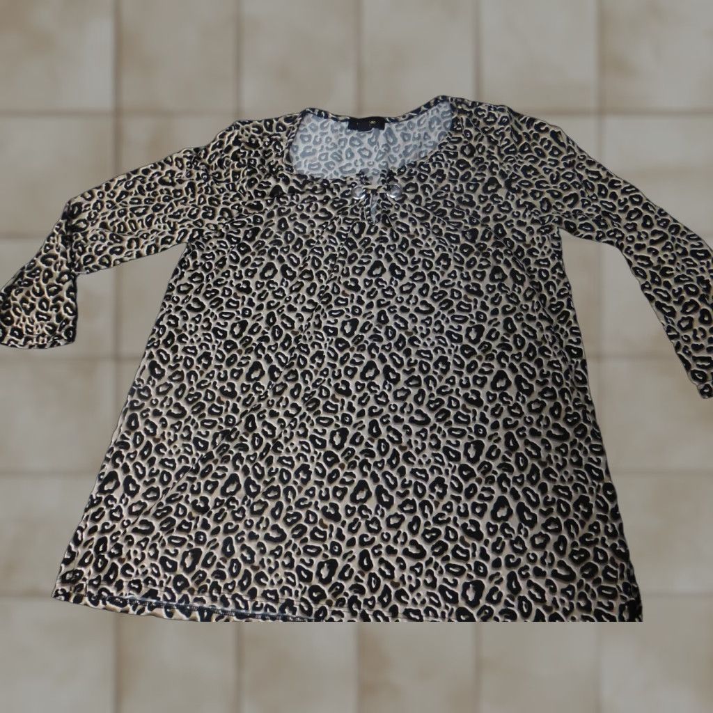 Vintage Espresso Blouse Womens Medium Brown Animal Print Short Sleeve Round Neck Pullover Stretch Regular Fit Size M / US 6-8 / IT 42-44 - 1 Thumbnail
