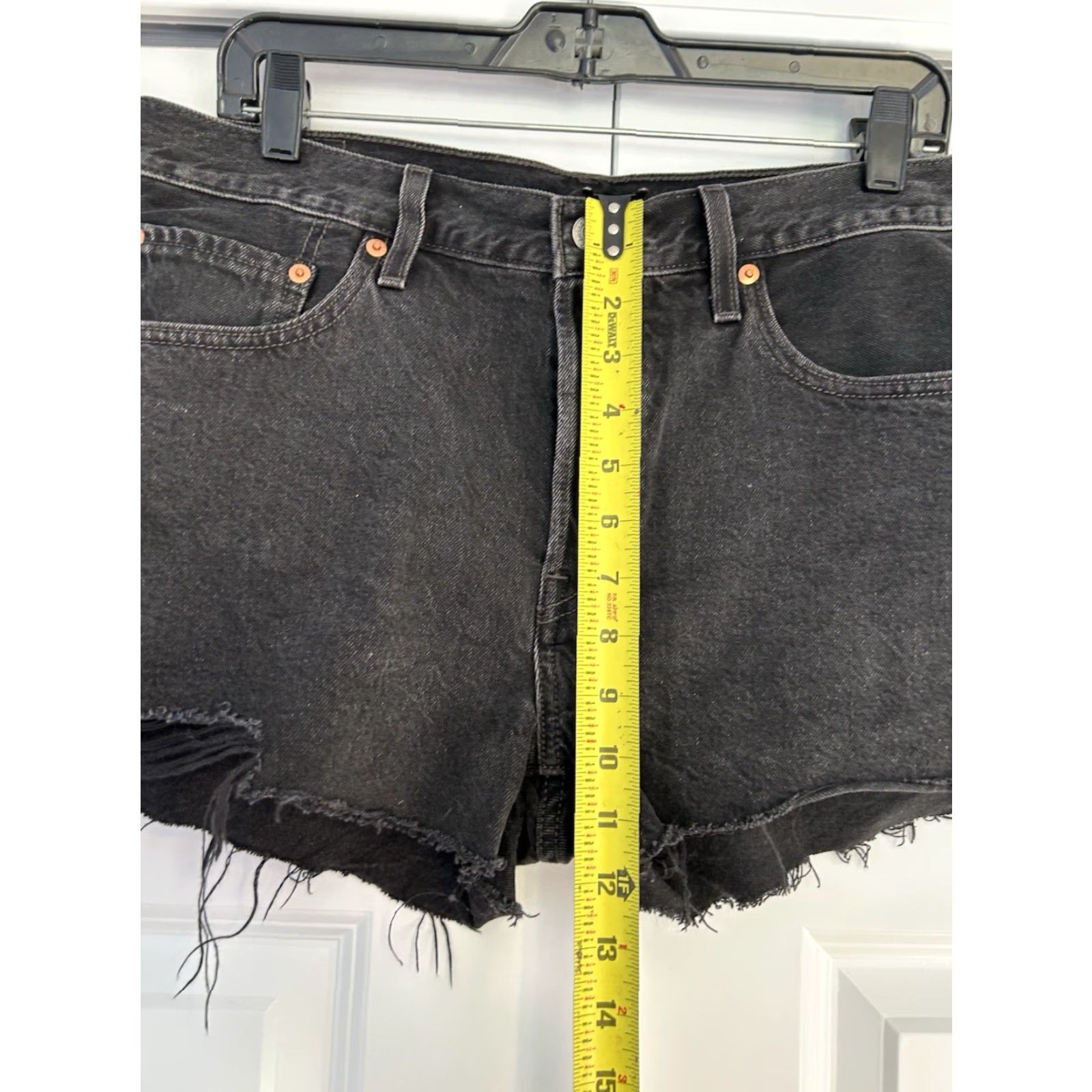 Levi's VINTAGE Levi’s 501 Black Distressed Raw Hem Hi-Rise Button Fly Cut Off Jean Shorts Women Sz 31 Size 24" / US 00 / IT 34 - 4 Thumbnail