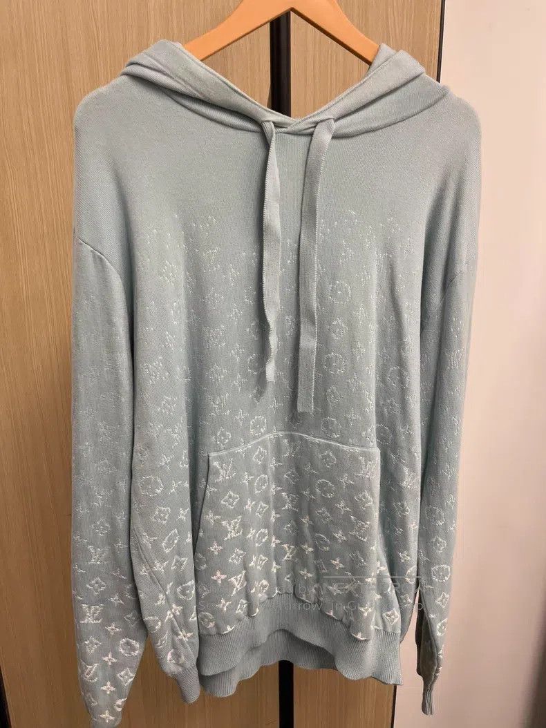 Louis Vuitton Louis Vuitton Ice Blue Gradient Reading Hoodie Size US L / EU 52-54 / 3 - 1 Thumbnail