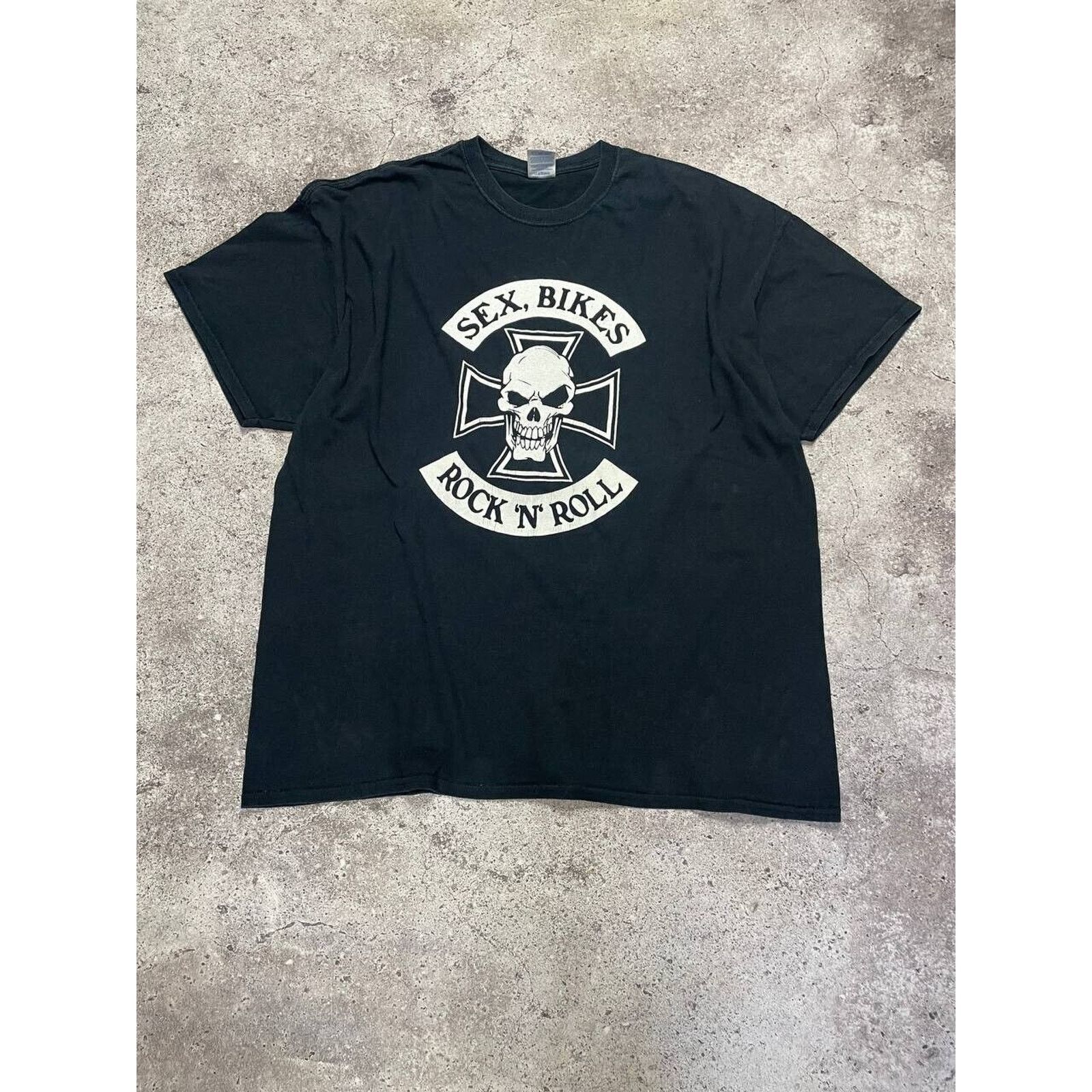 Band Tees × Vintage Vintage Gildan Biker Skull T-Shirt Rock & Roll Size 2XL Size US XXL / EU 58 / 5 - 1 Thumbnail