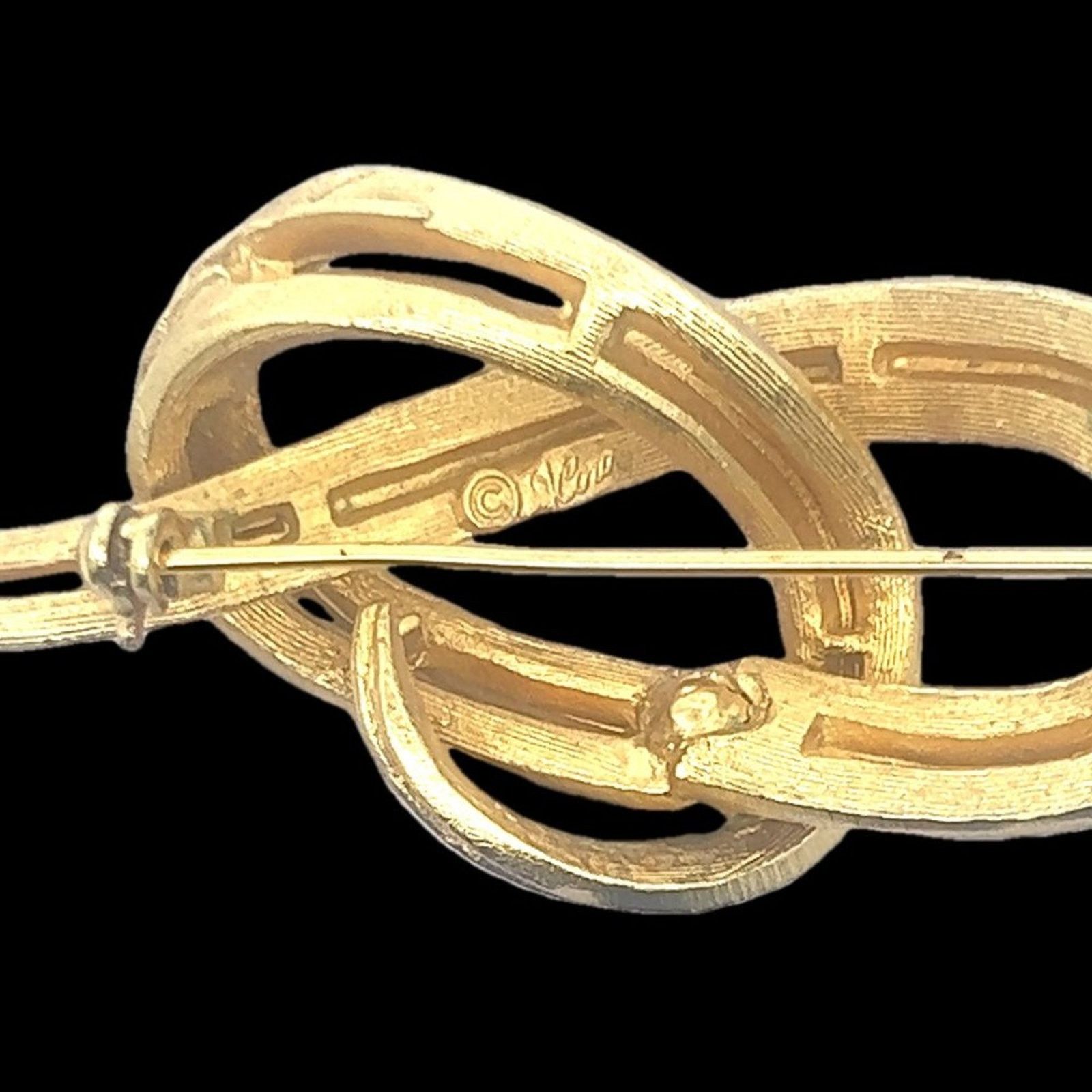 & Other Stories Vintage Signed - Coro - Goldtone Love Knot Design Brooch Pin Size ONE SIZE - 2 Thumbnail