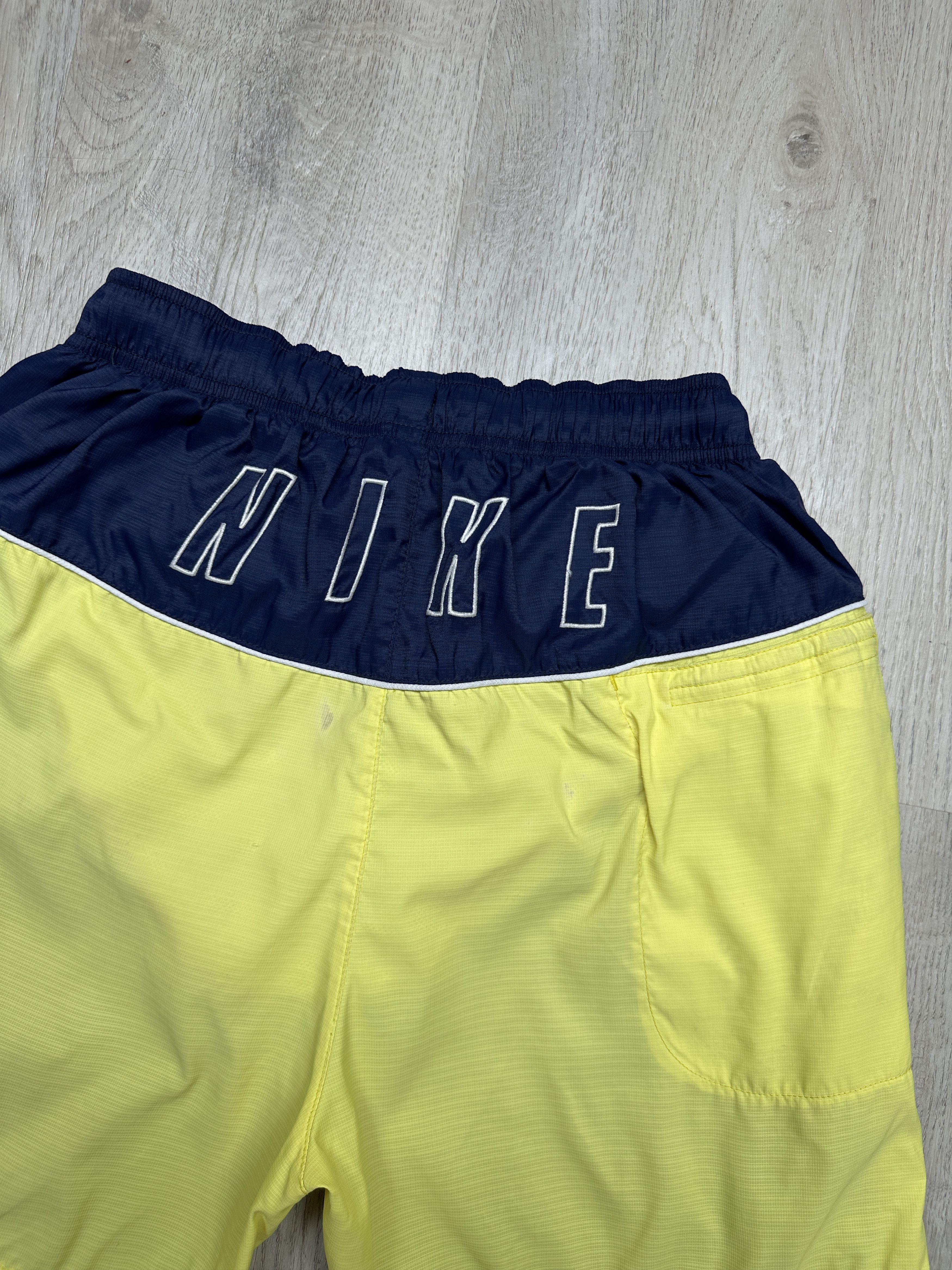 Nike Nike Vintage Mens Nylon Shorts Size US 28 / EU 44 - 2 Thumbnail
